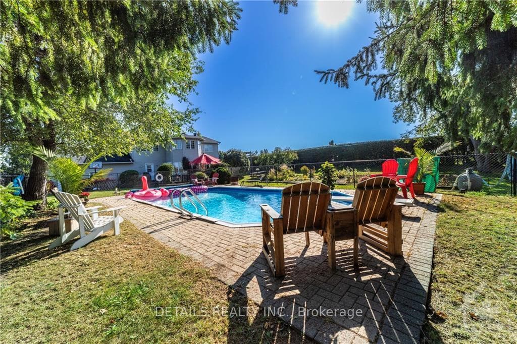 6798 RIDEAU VALLEY Drive photo 29