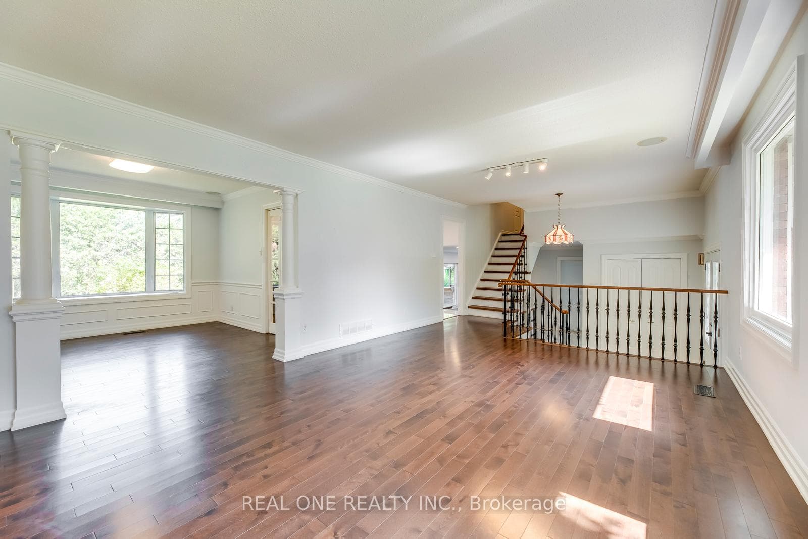 2231 All Saints Crescent photo 10