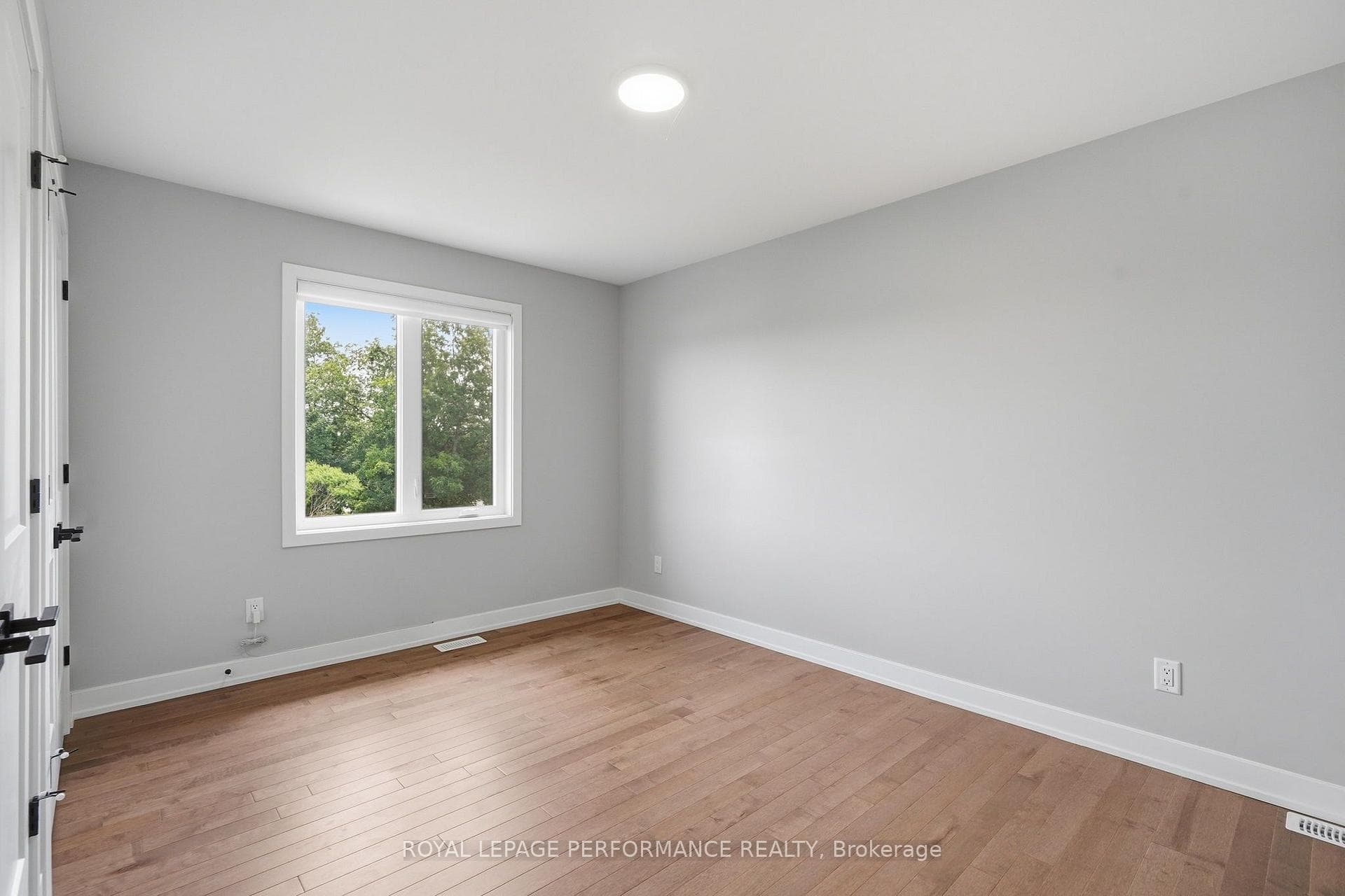 504 Barrage Street photo 27