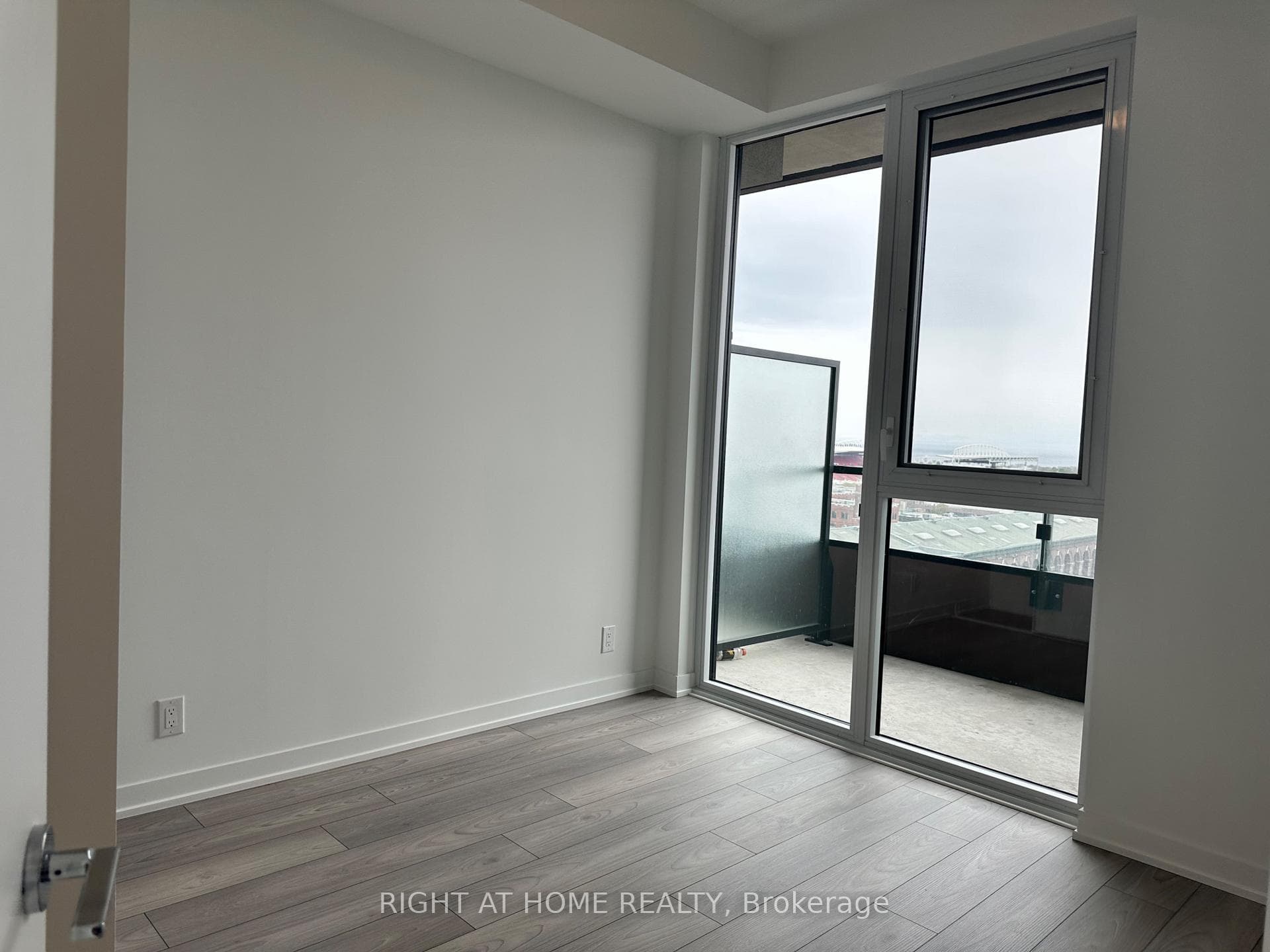 285 Dufferin Street Unit 1112 photo 19
