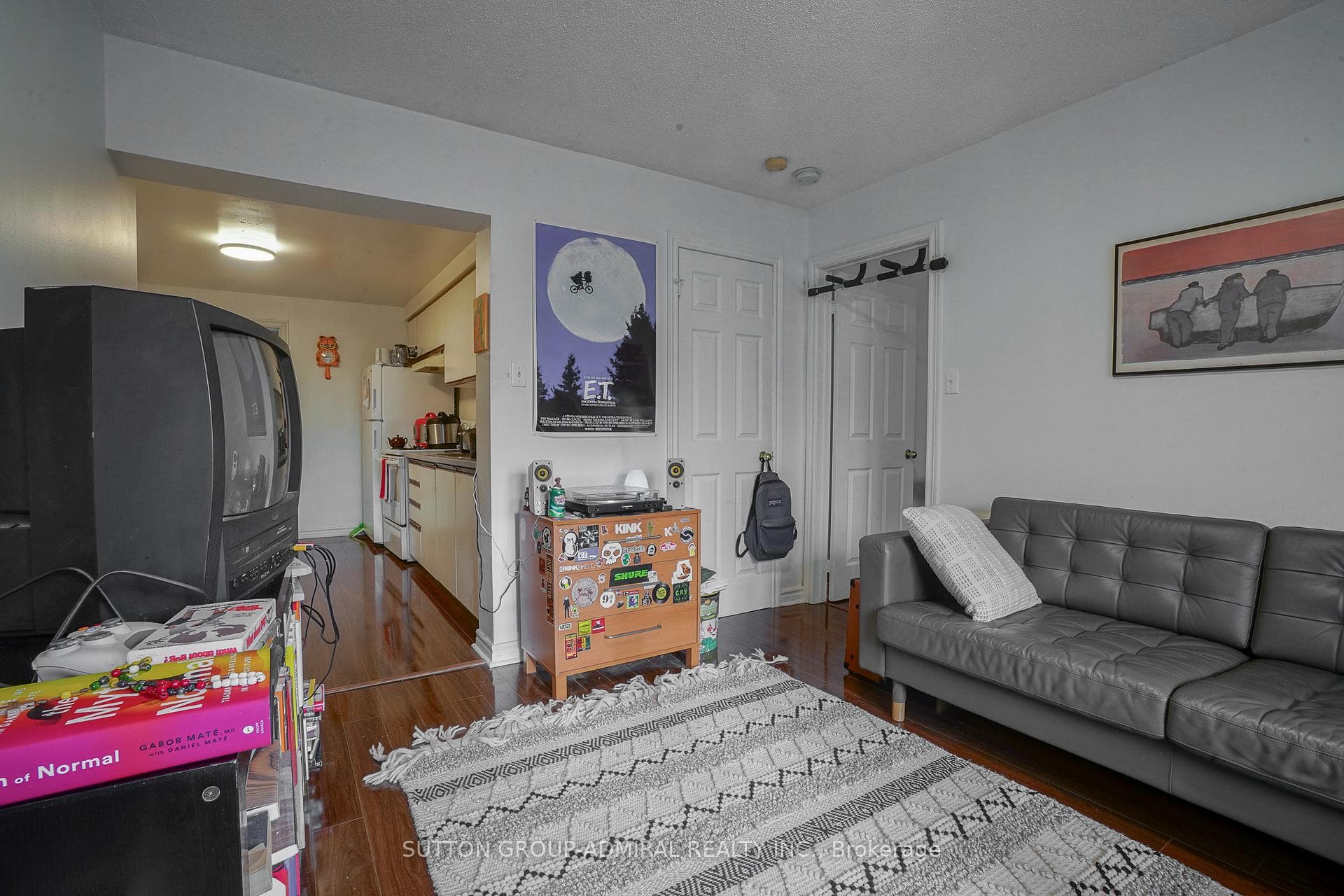 644 Srigley Street photo 12