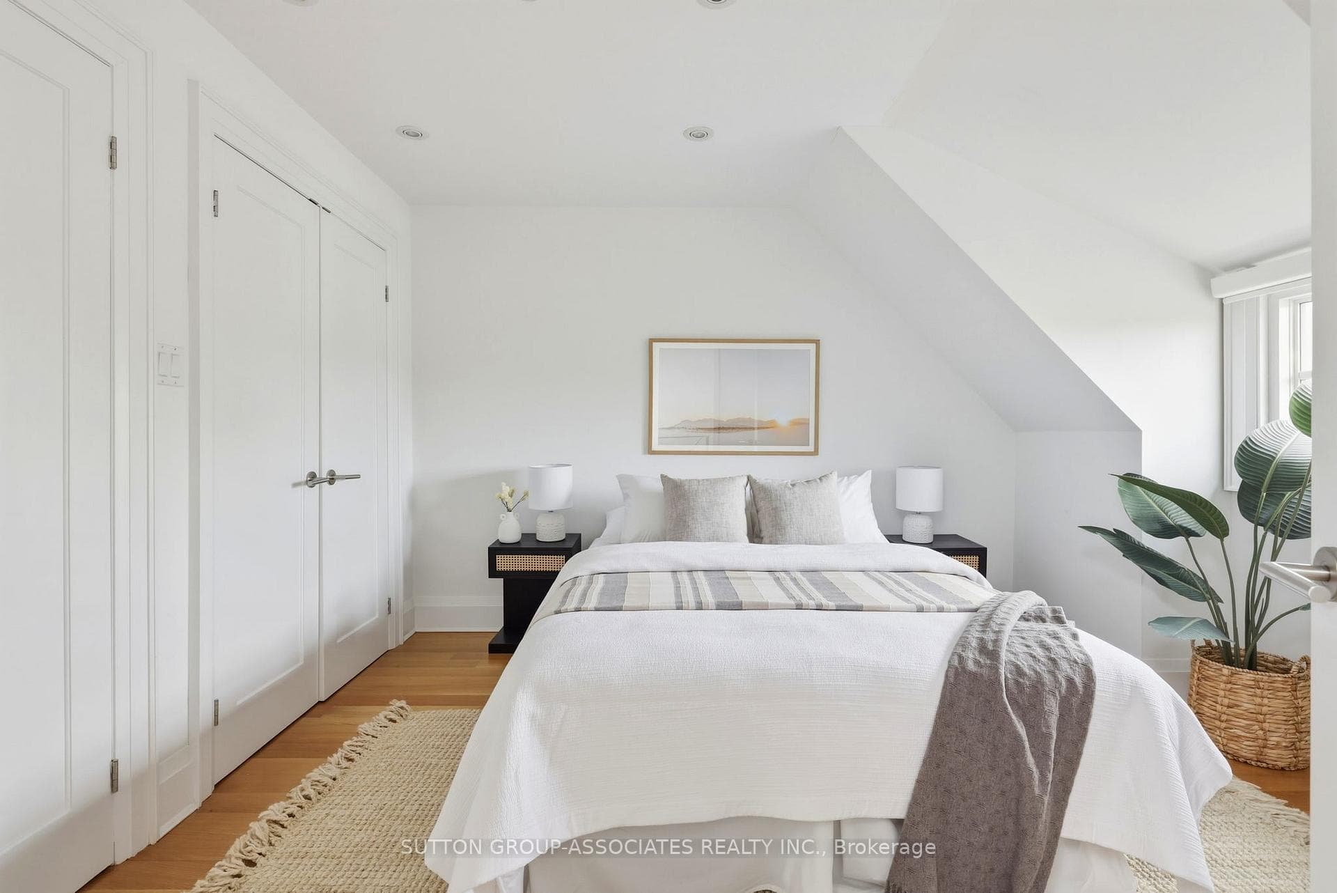 204 Beatrice Street photo 28