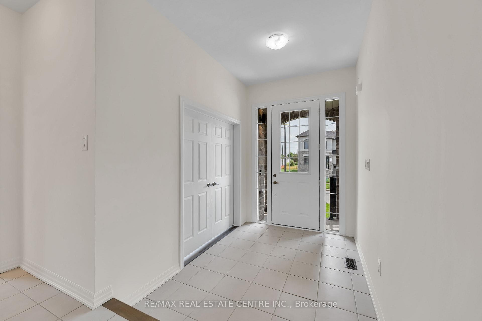 201 Warden Street photo 11