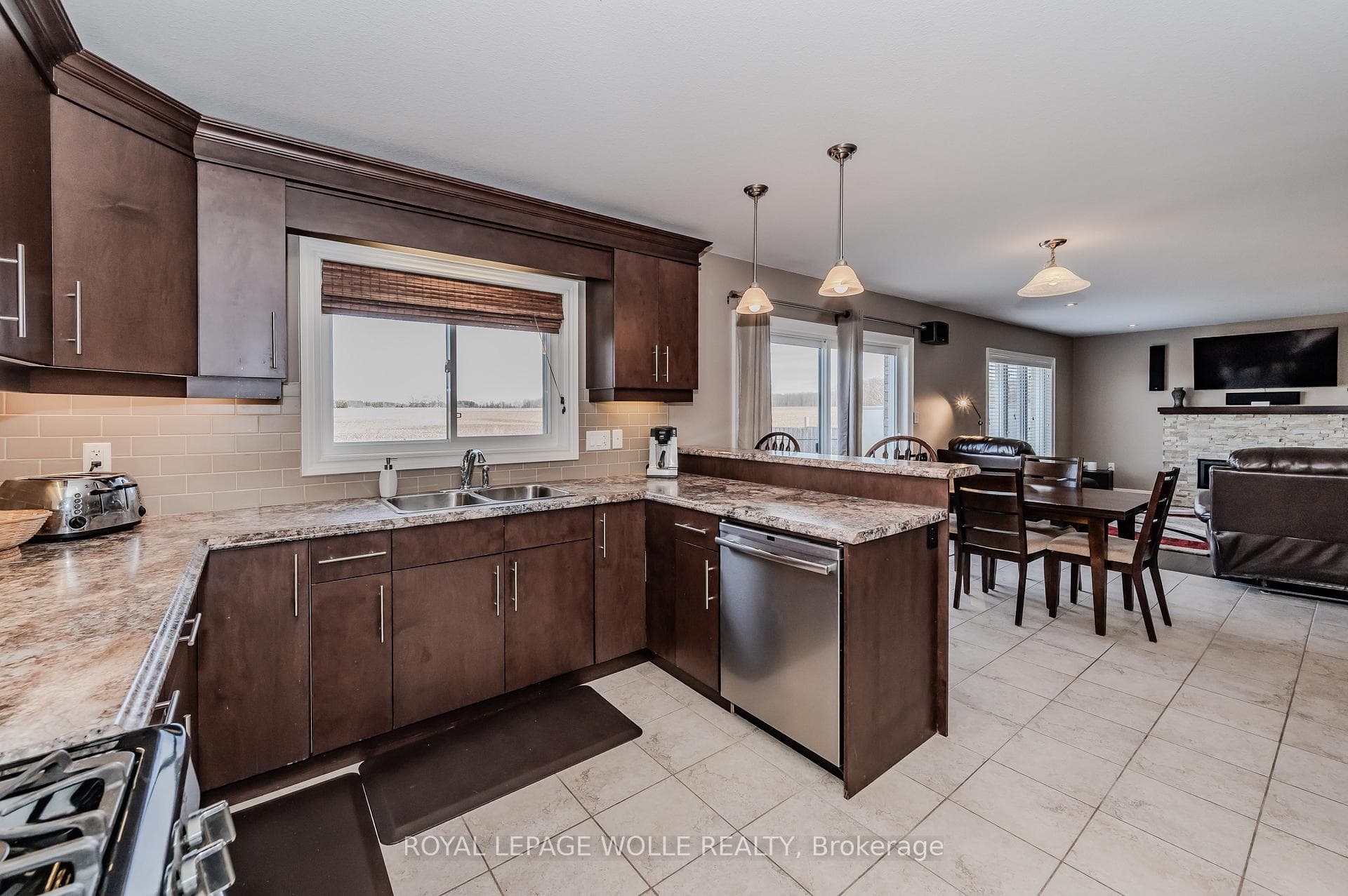 65 Goldschmidt Crescent photo 13