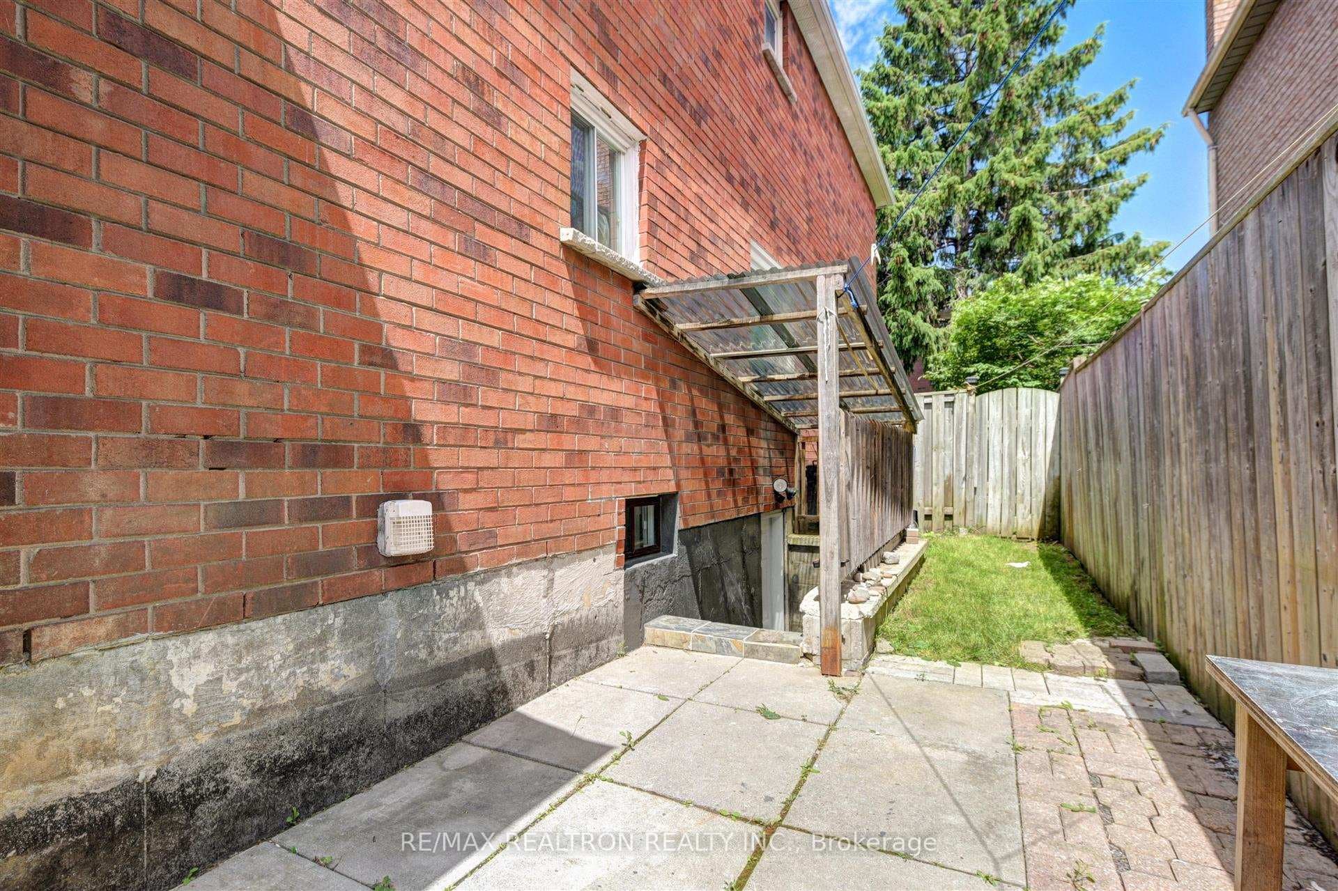 12 Randall Avenue Unit Lower photo 3