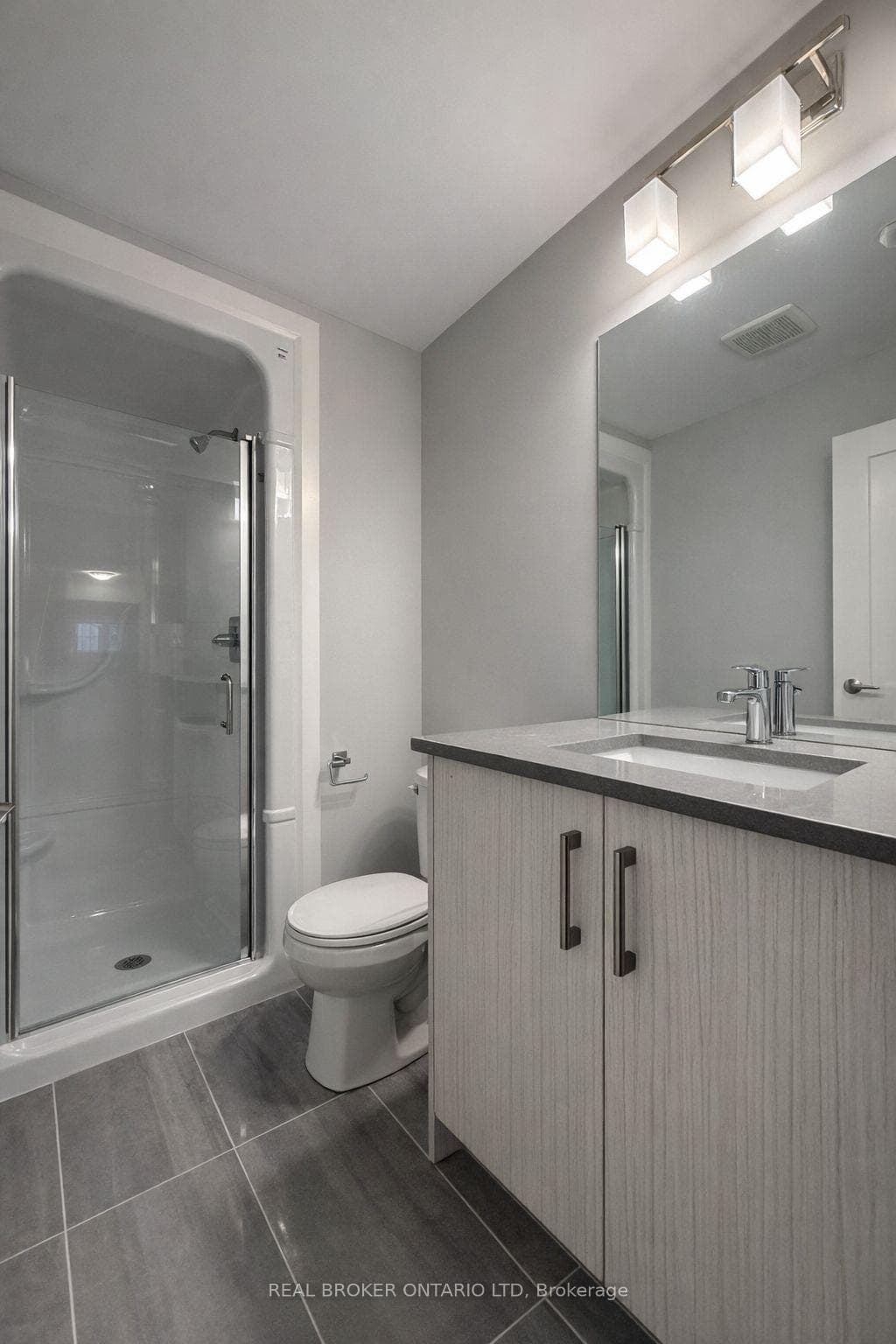 499 Sophia Crescent Unit 32 photo 17
