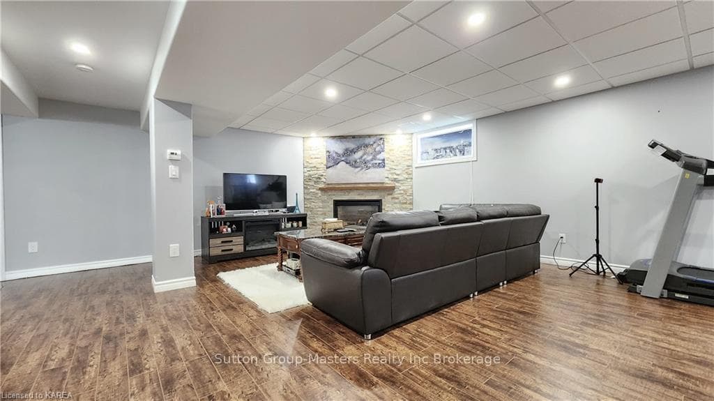 1494 BIRCHWOOD Drive photo 28