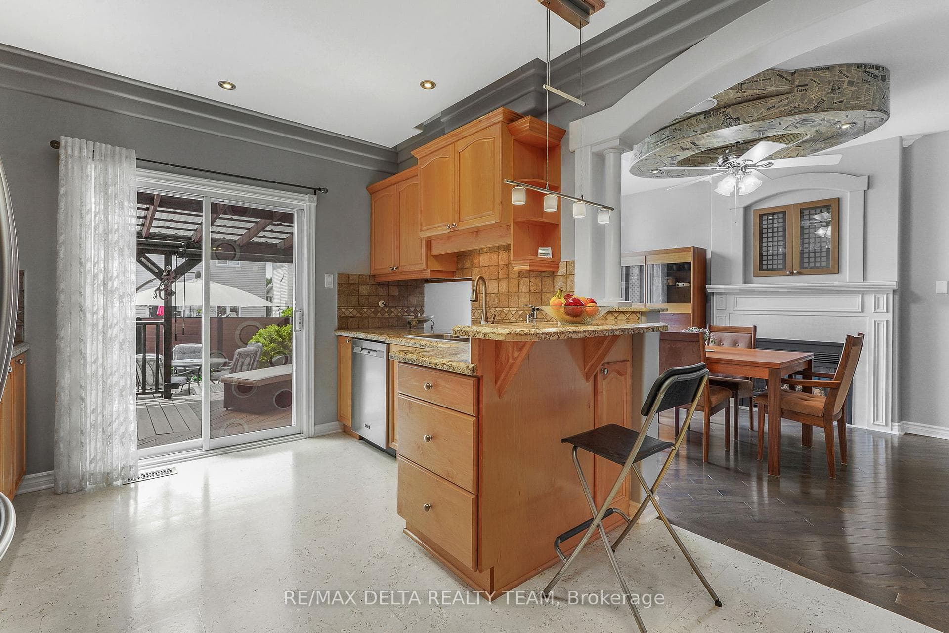 2040 Sunland Drive photo 6
