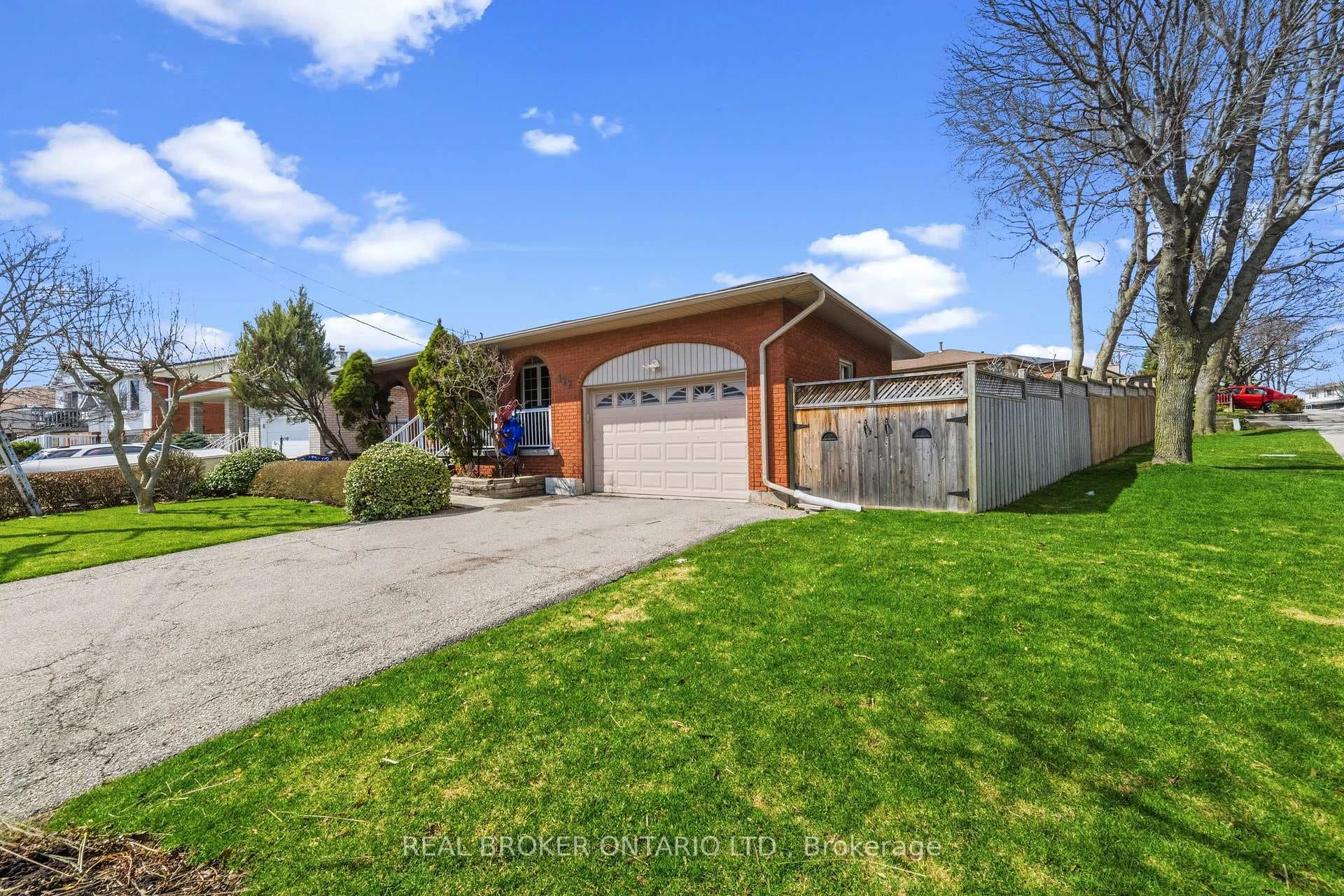 122 Green Cedar Drive photo 2