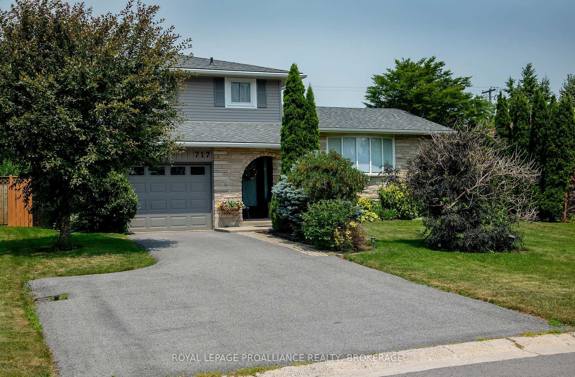 717 Laidlaw Crescent photo 1