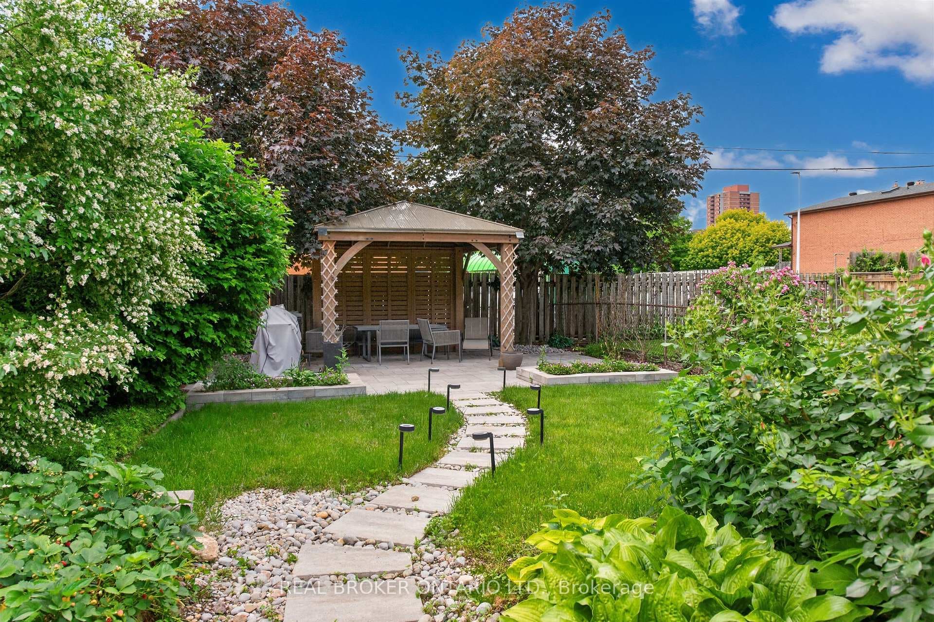 14 Mortimer Avenue photo 36