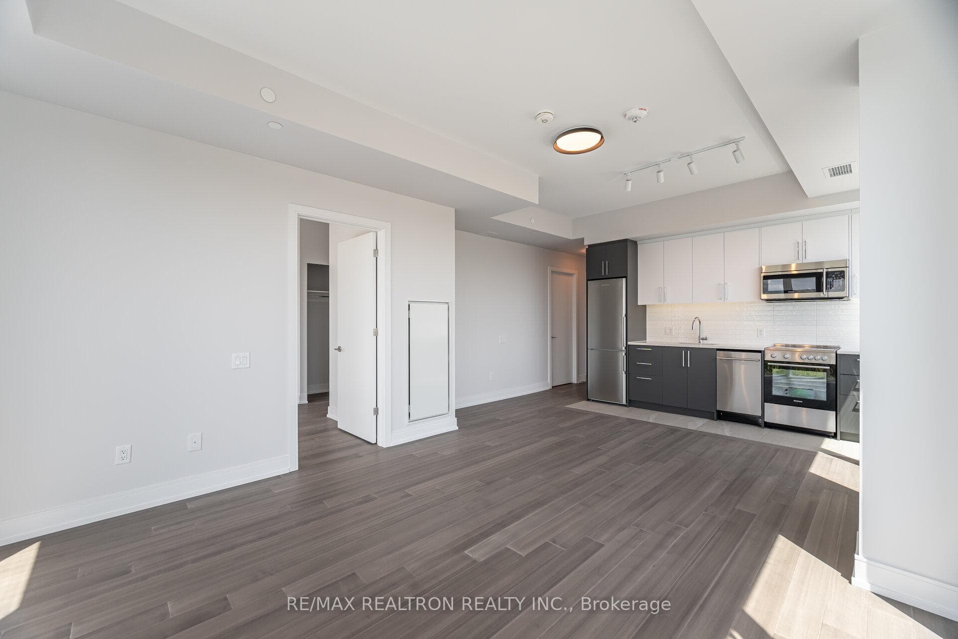 664 Spadina Avenue Unit 710 photo 2