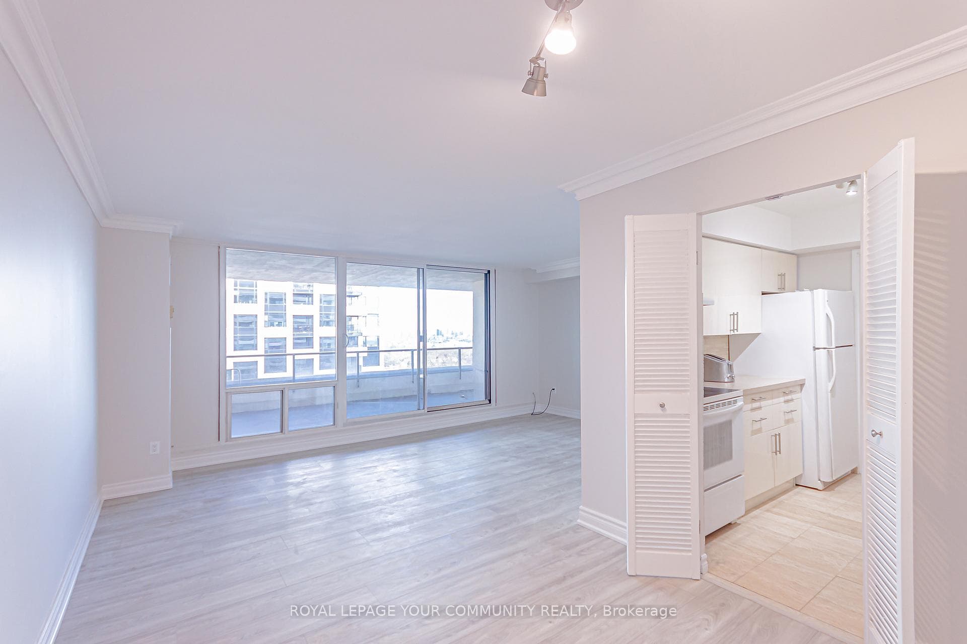 50 Quebec Avenue Unit 2205 photo 12