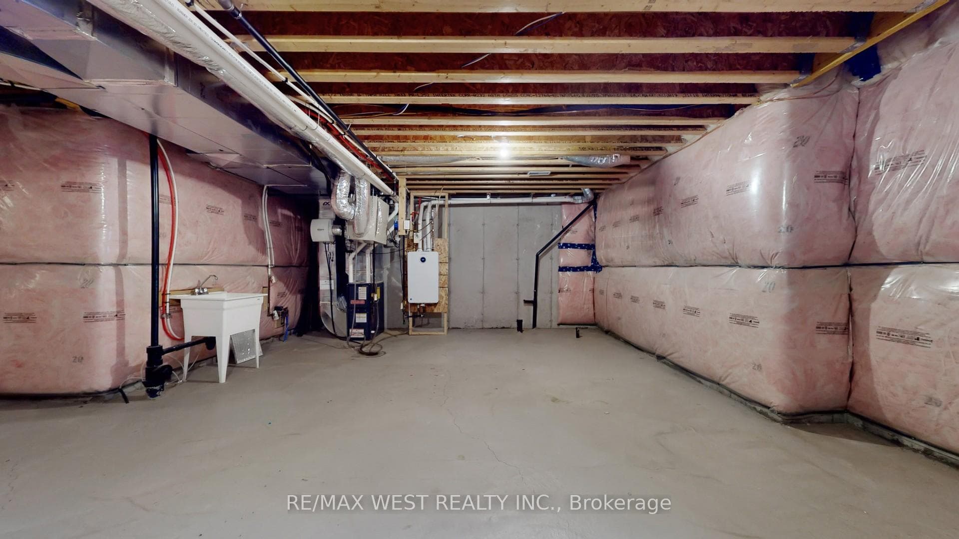 902 Sumac Crescent photo 40