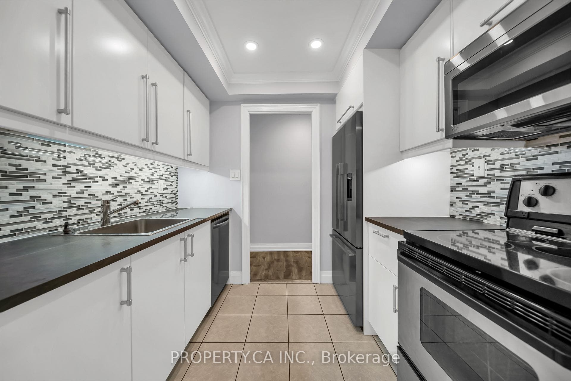 1535 Lakeshore Road Unit 305 photo 11