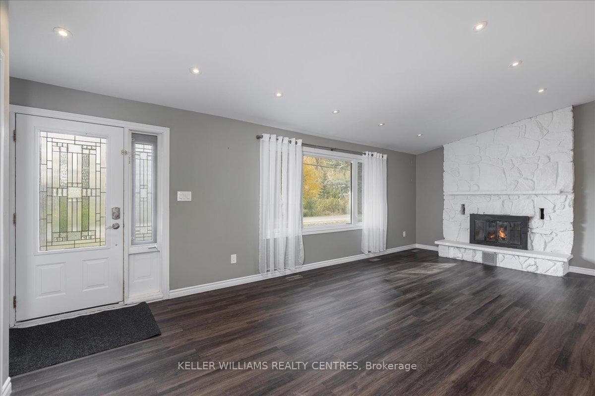 5 Evelyn Avenue Unit Upper photo 5