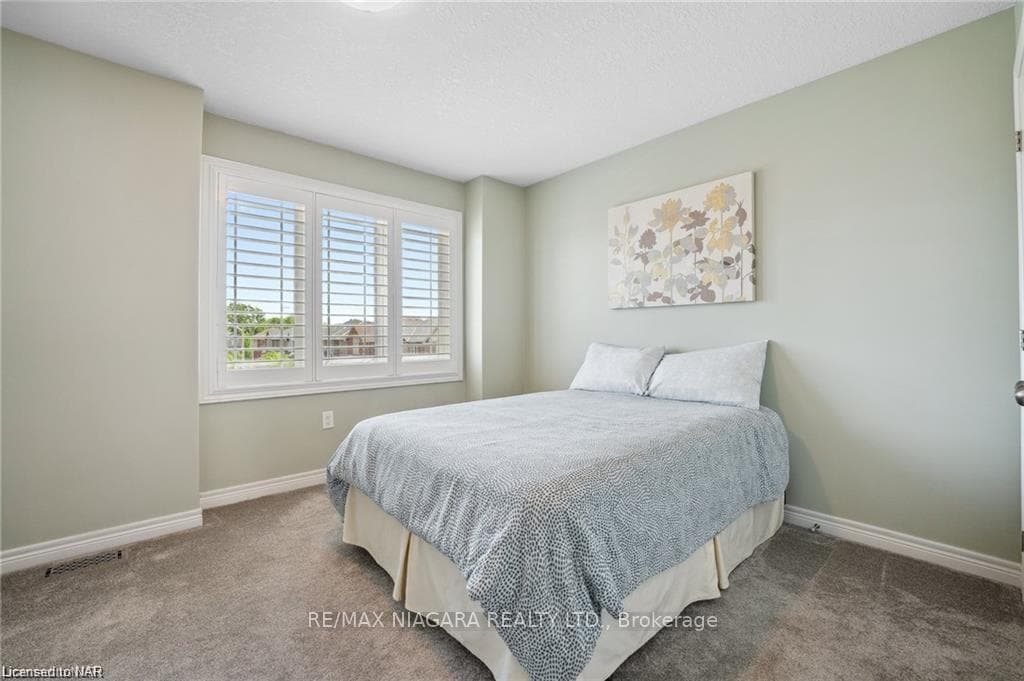 69 EDENROCK Drive photo 15