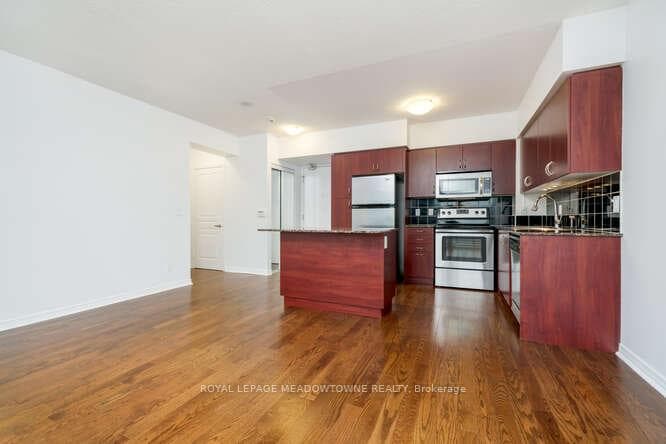 2230 Lakeshore Boulevard Unit 703 photo 9