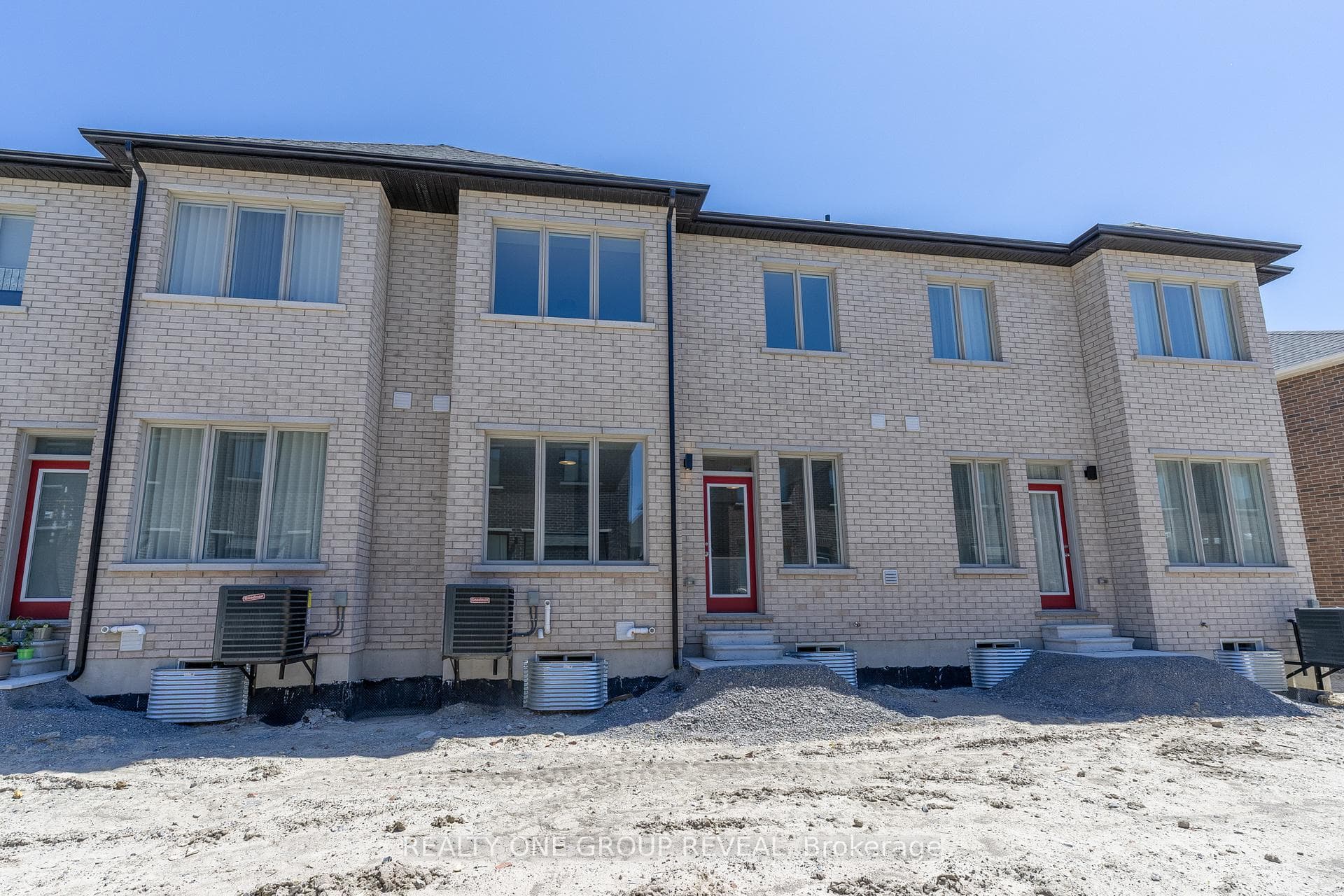 130 Leslie Richards Street photo 33