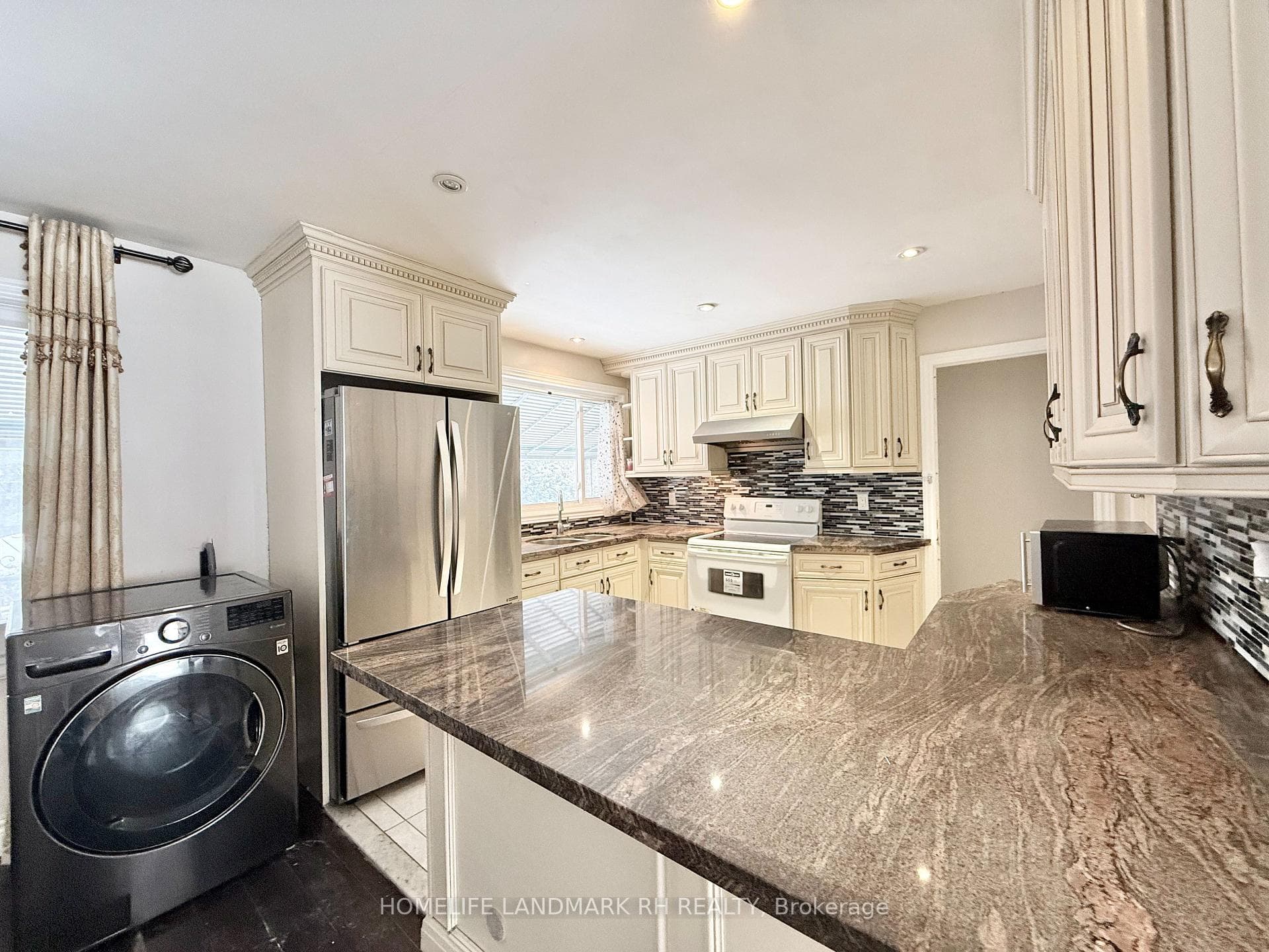 9 Lockie Avenue photo 8