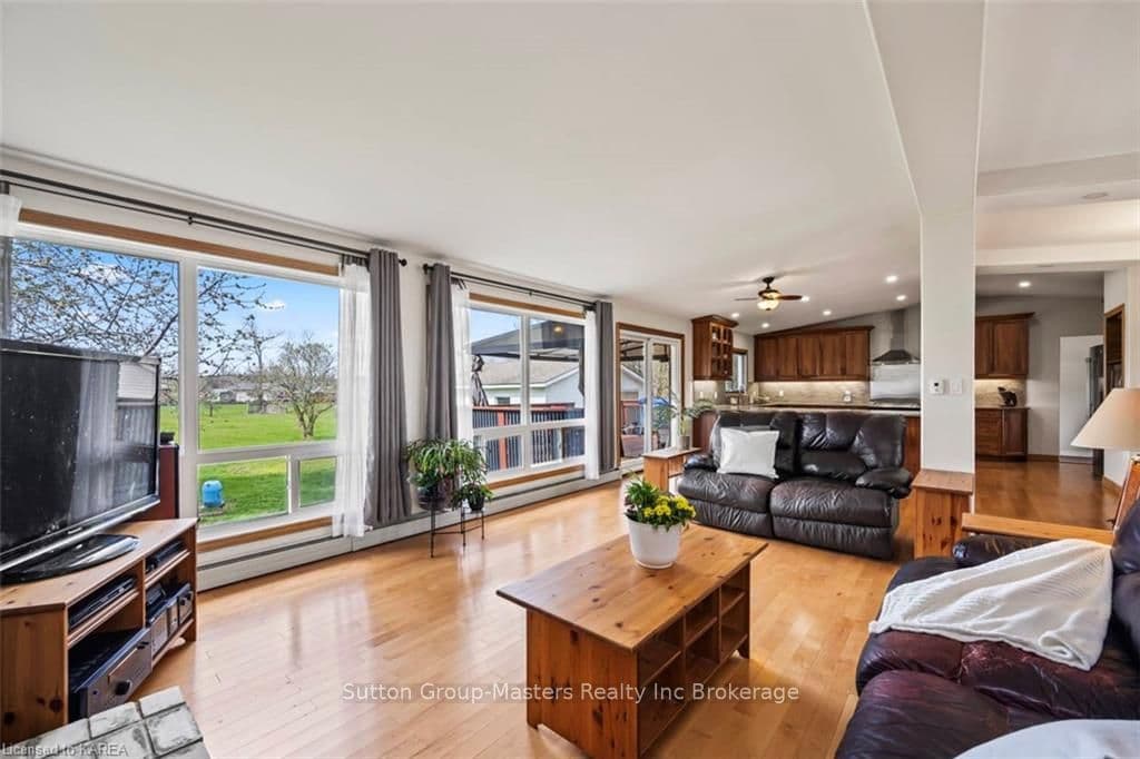 2353 MCIVOR Road photo 9