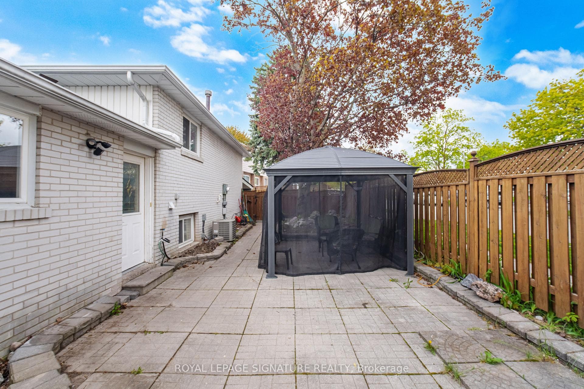 2 Lambton Court photo 40