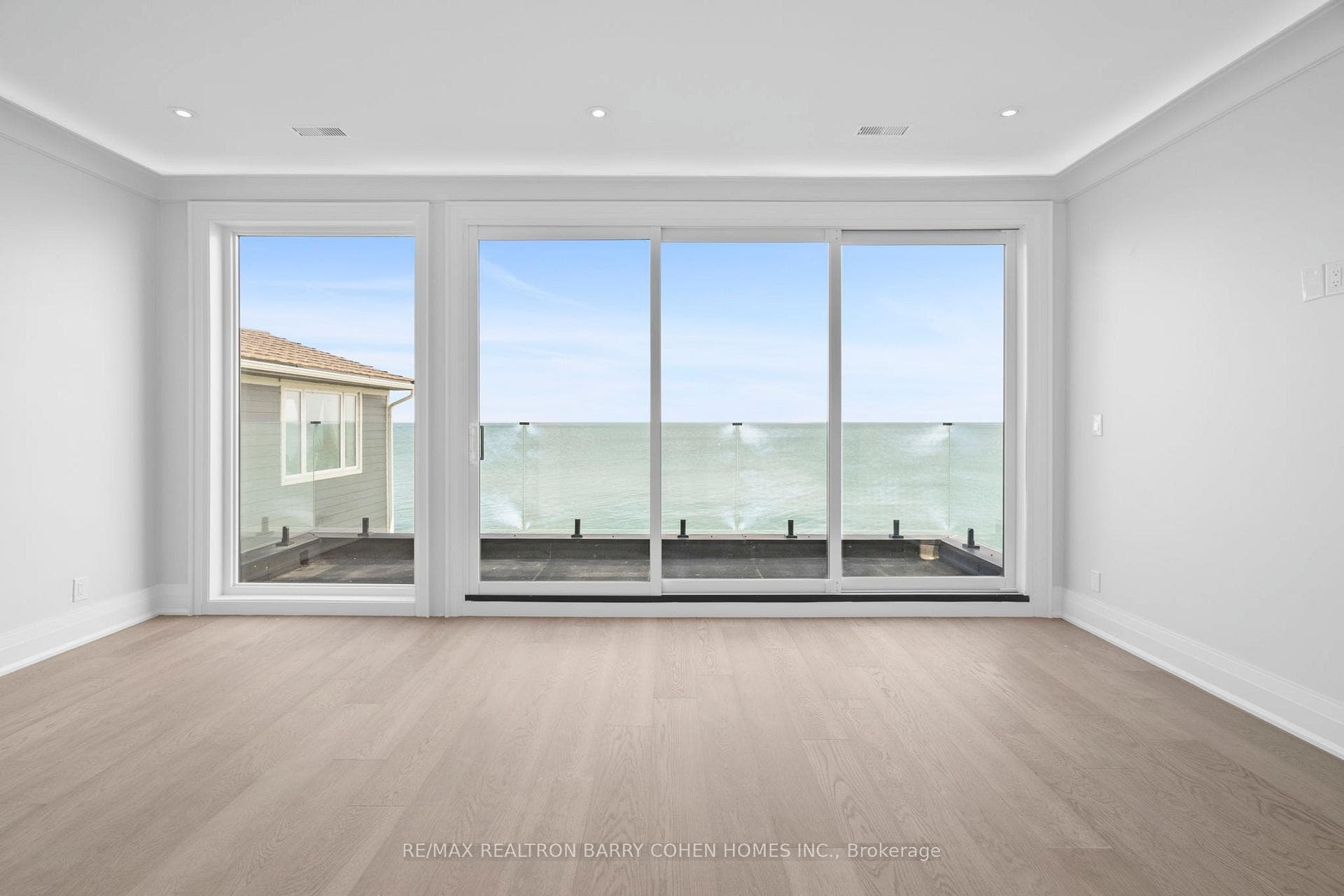 68 Seabreeze Crescent photo 23