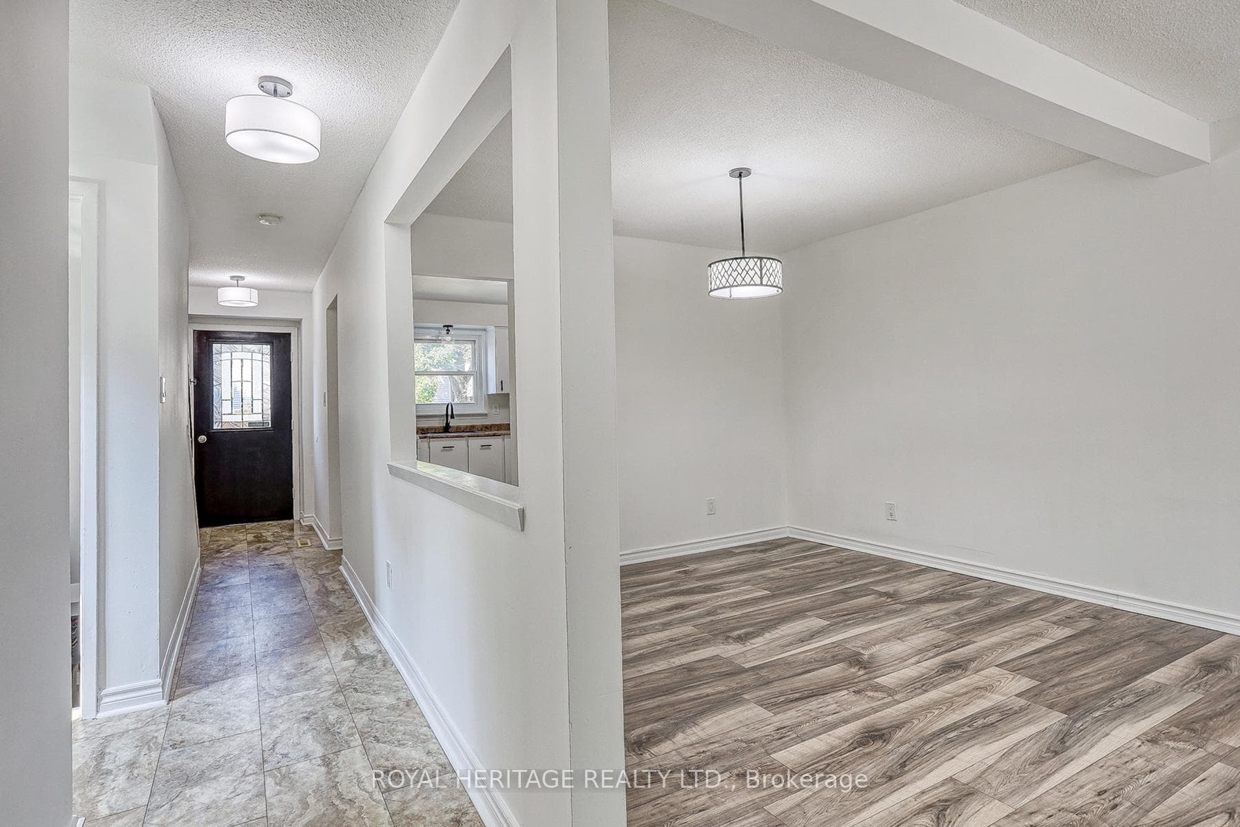 1403 Fenelon Crescent photo 11