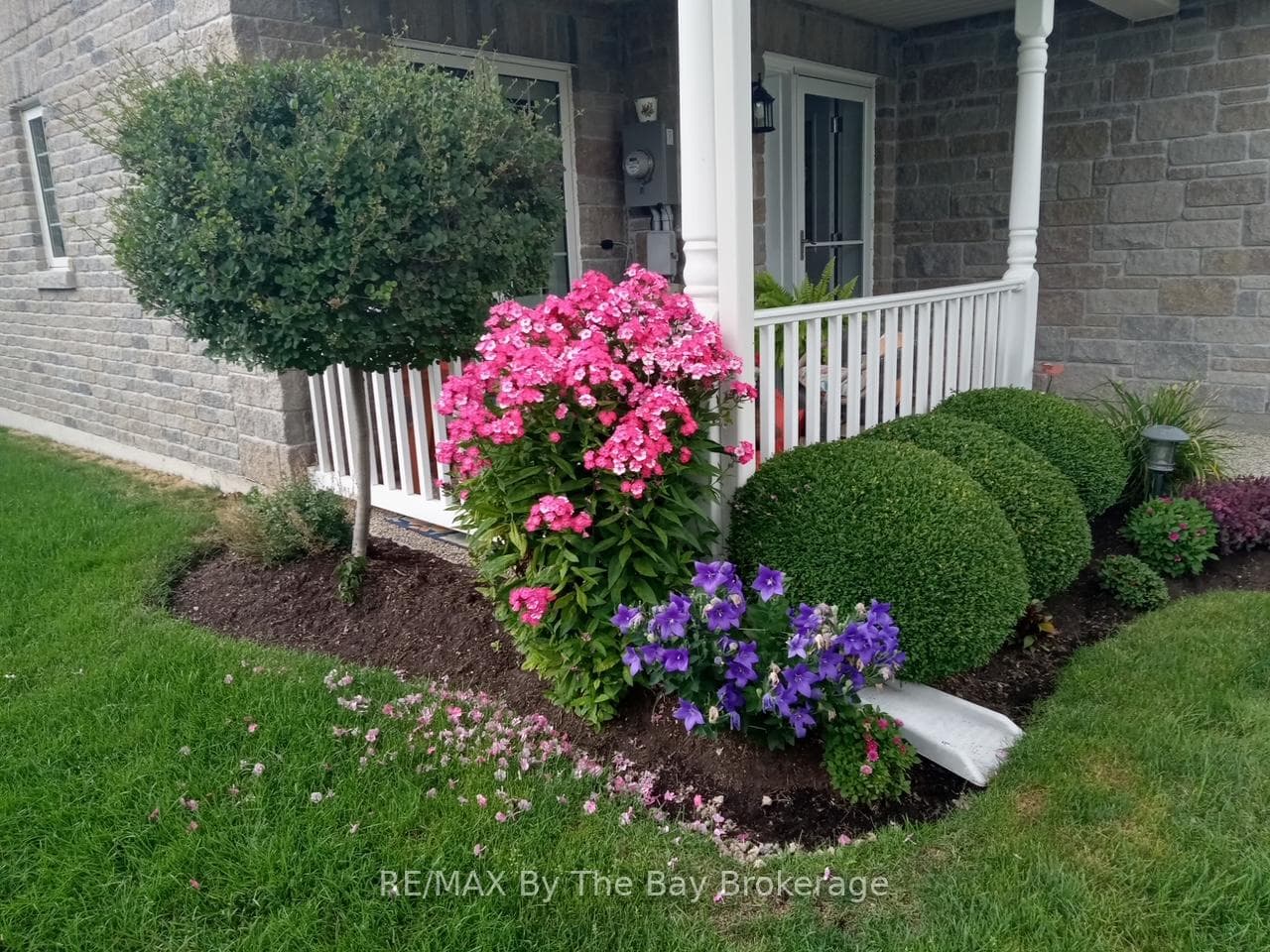 12 Garden Grove Crescent photo 2