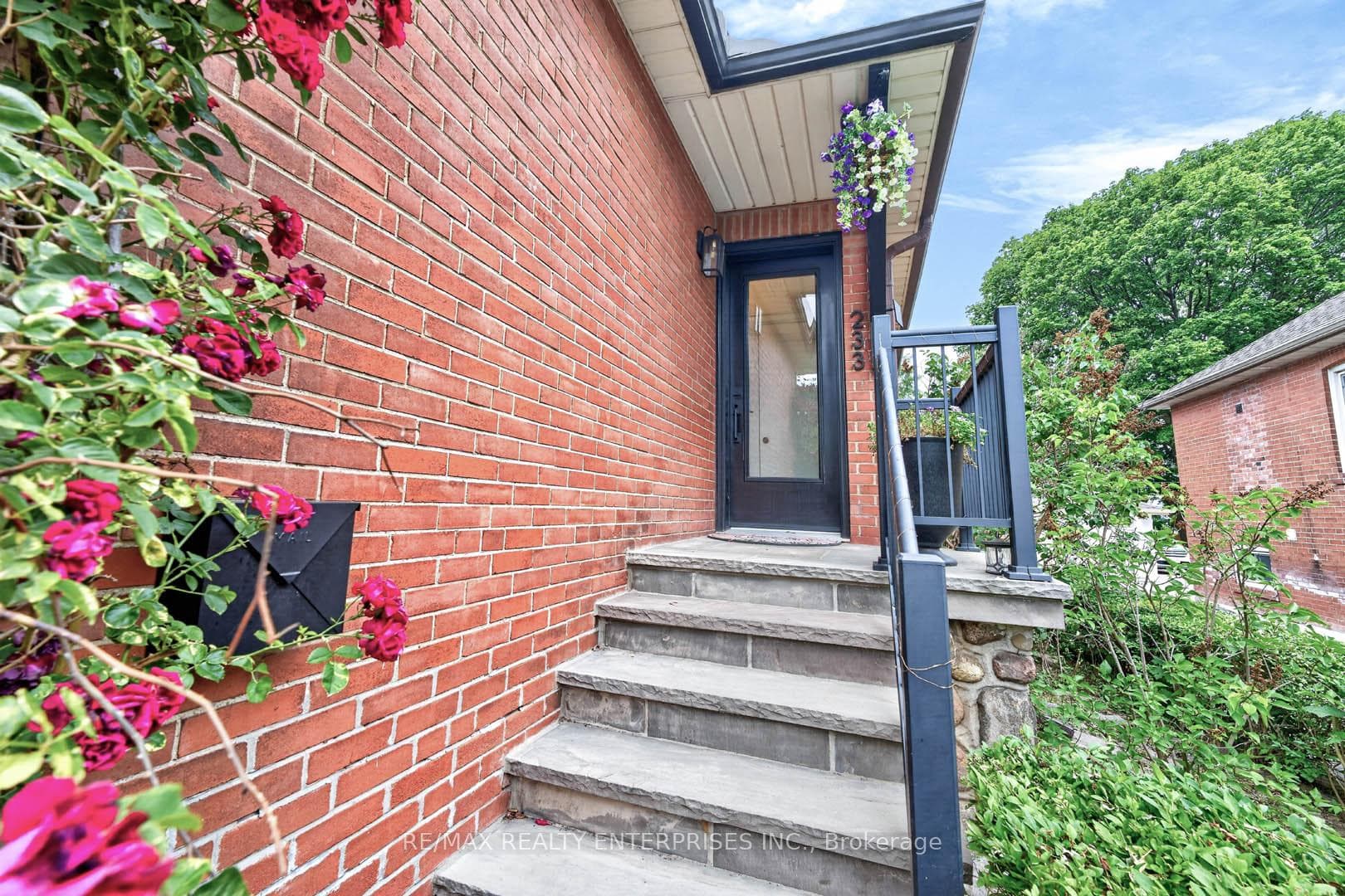 233 Rosemount Avenue photo 2