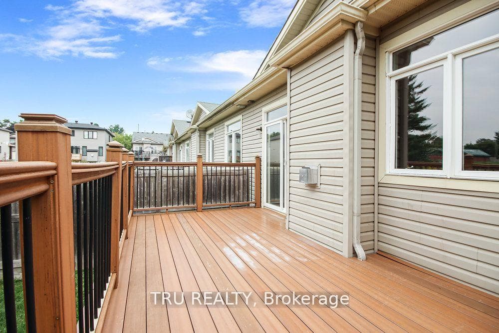108 Villageview Private photo 30