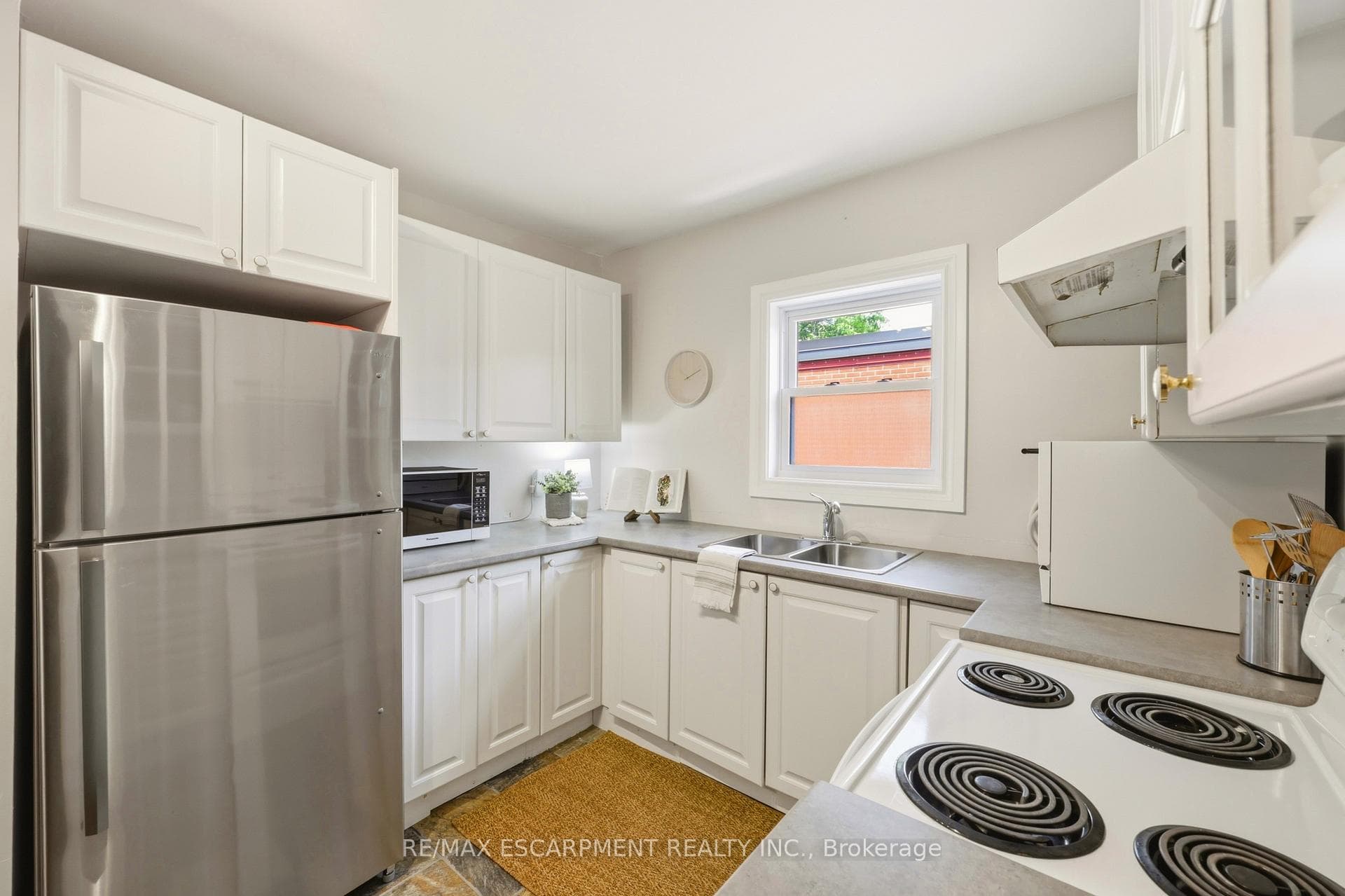 836 CONCESSION Street Unit 310 photo 9