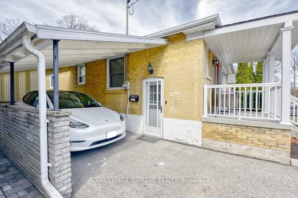 33 Westglen Crescent photo 2