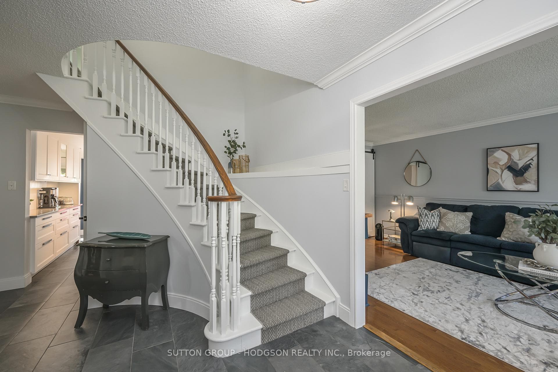71 Laurel Crescent photo 3