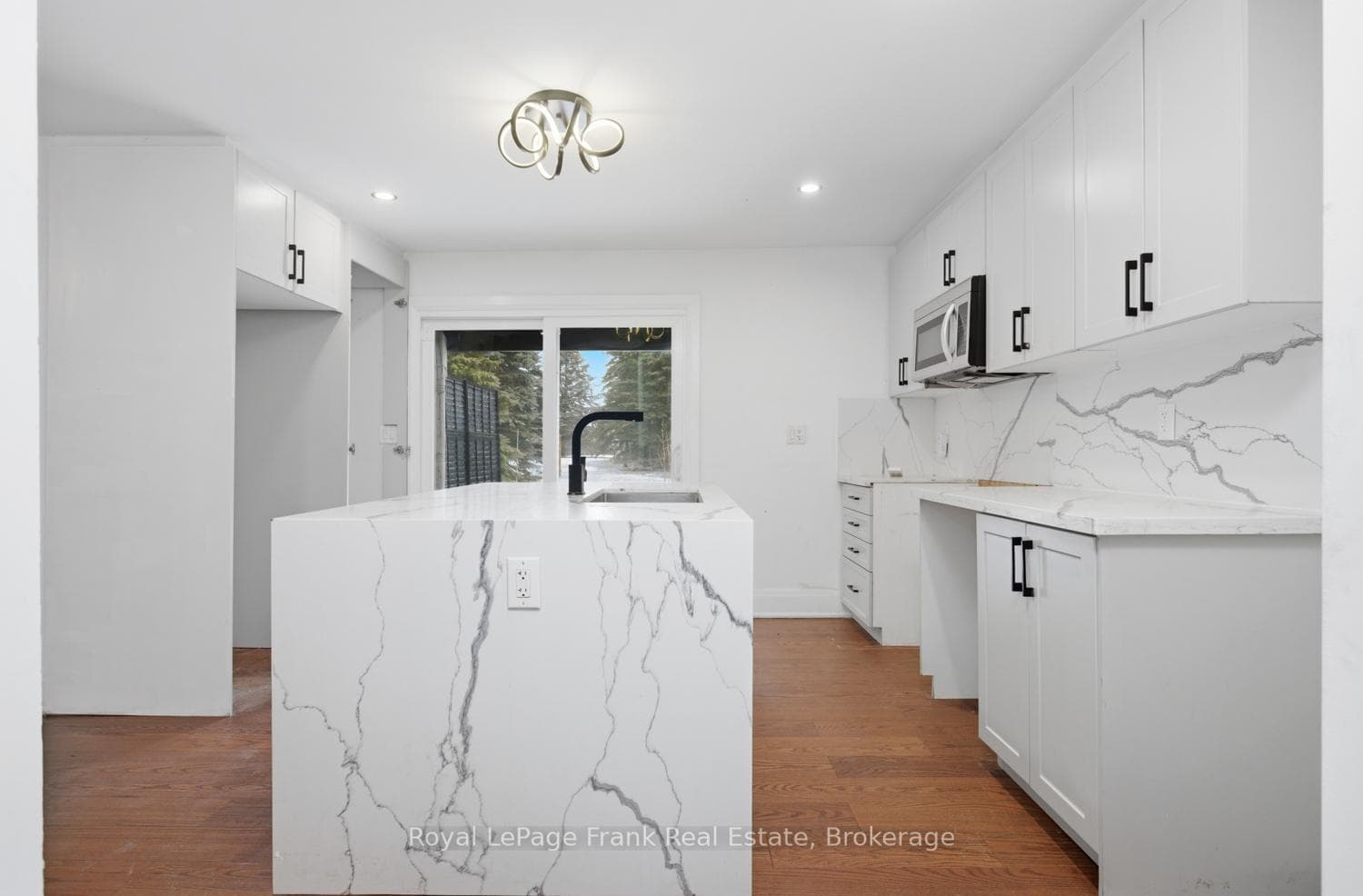3531 Simcoe Street photo 9