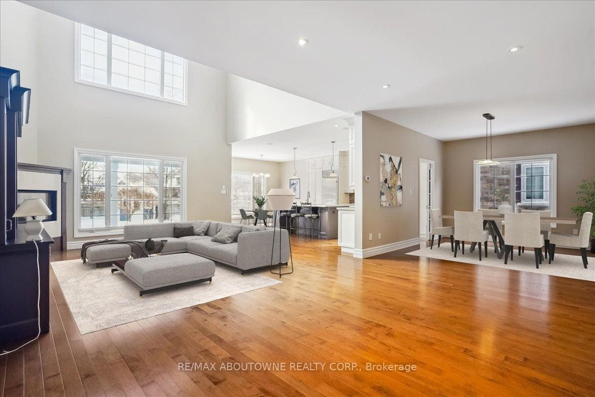 Virtually Staged L/R D/R and Breakfast Nook