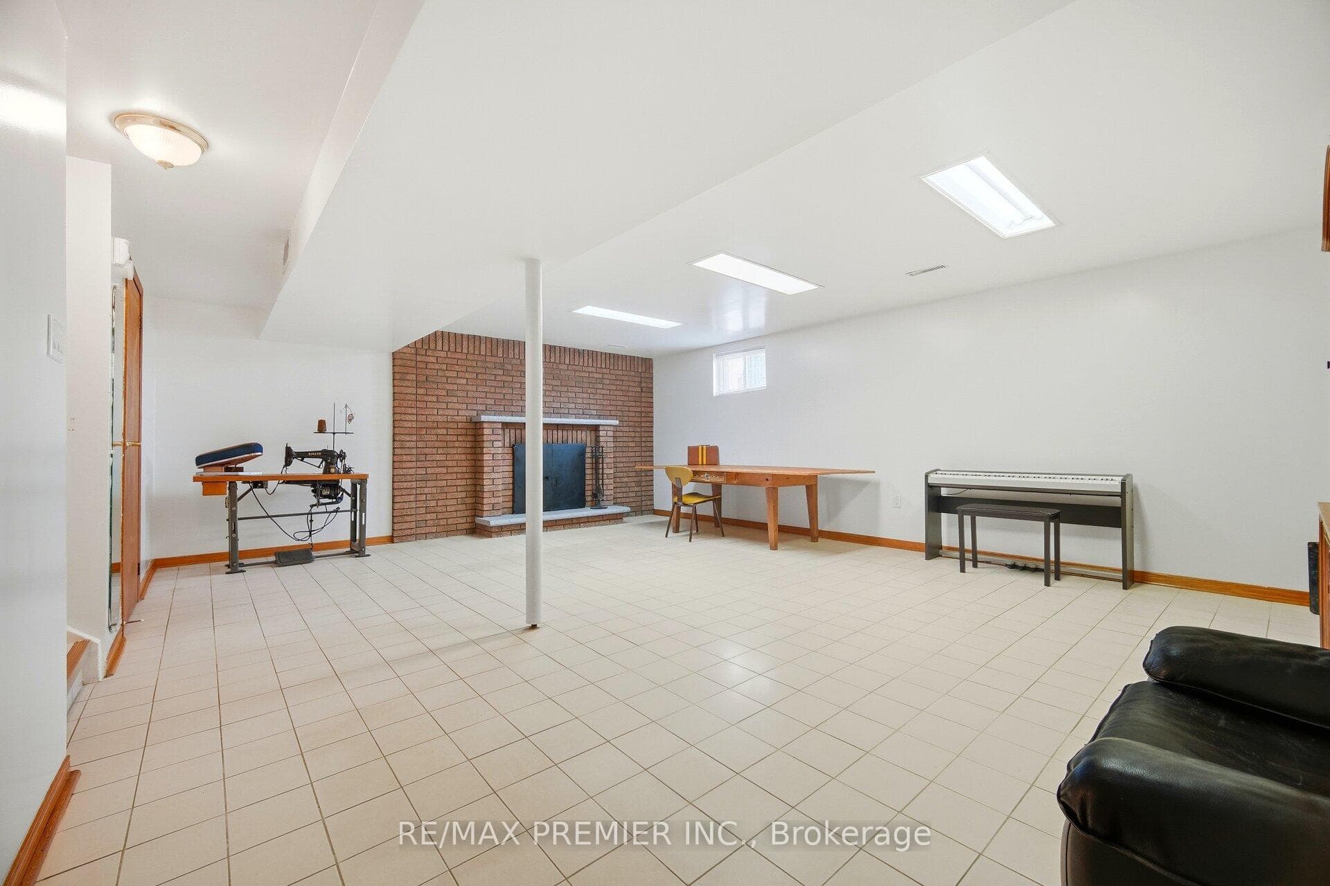 10 Sharpecroft Boulevard photo 32