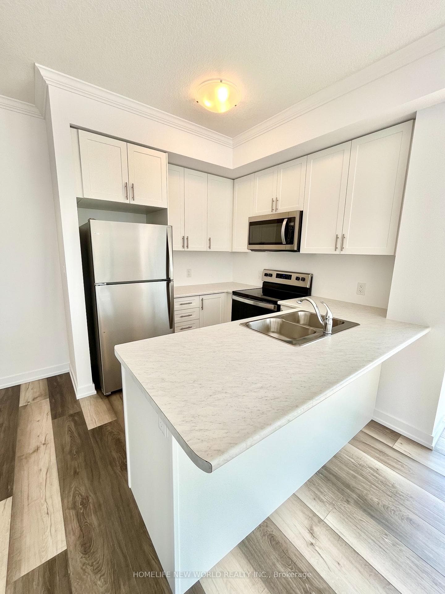 460 Dundas Street Unit 602 photo 4