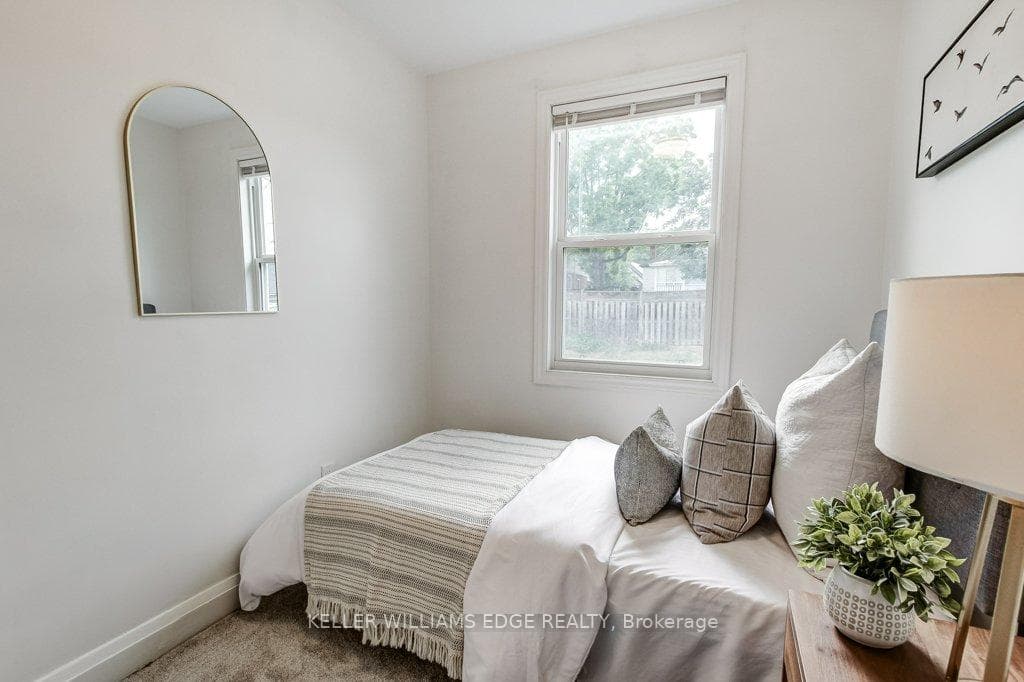 202 Erindale Avenue photo 20