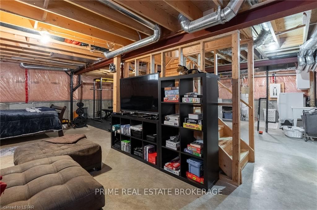 6 WATSON Crescent photo 40
