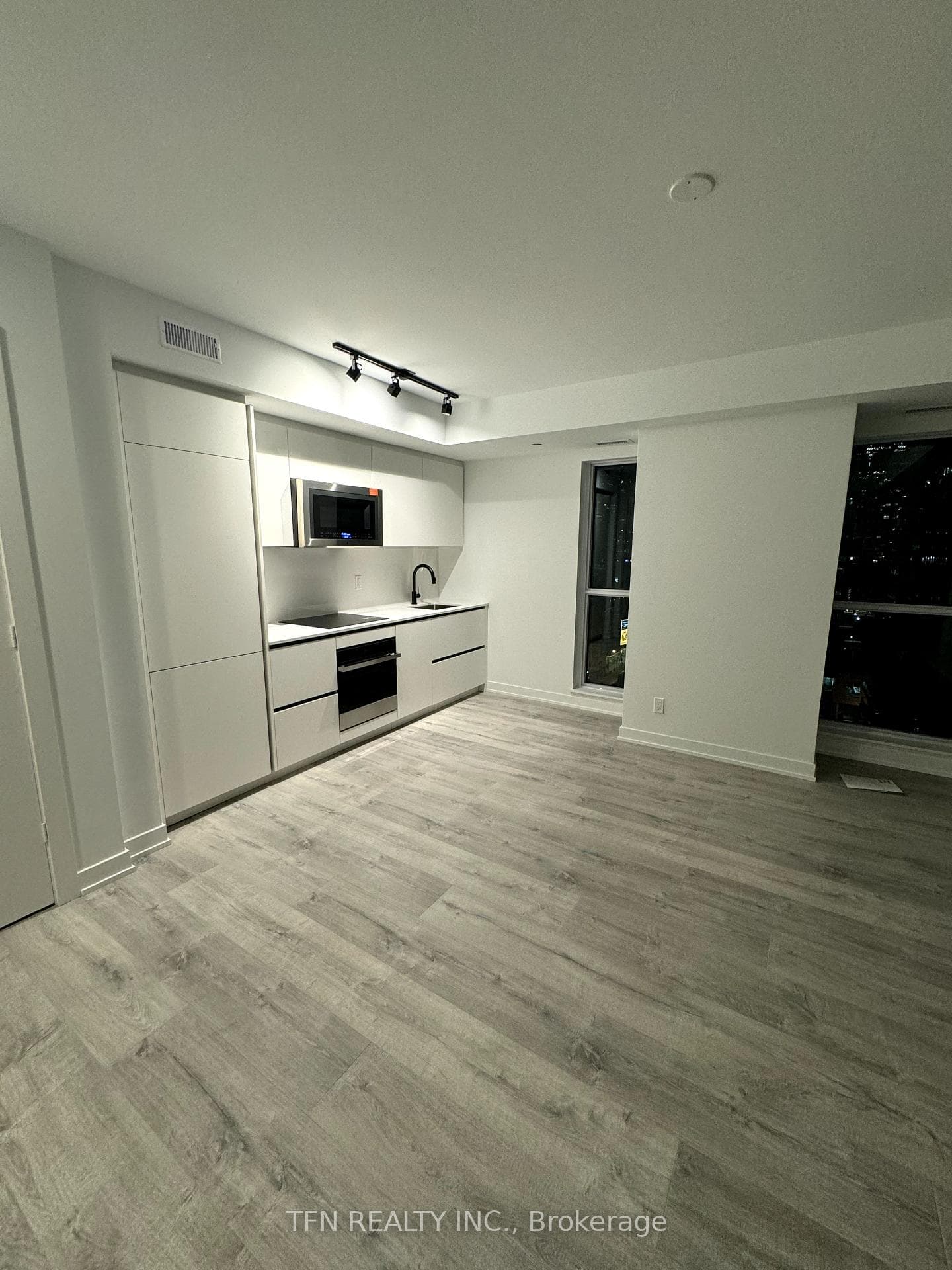 327 King Street Unit 1102 photo 22