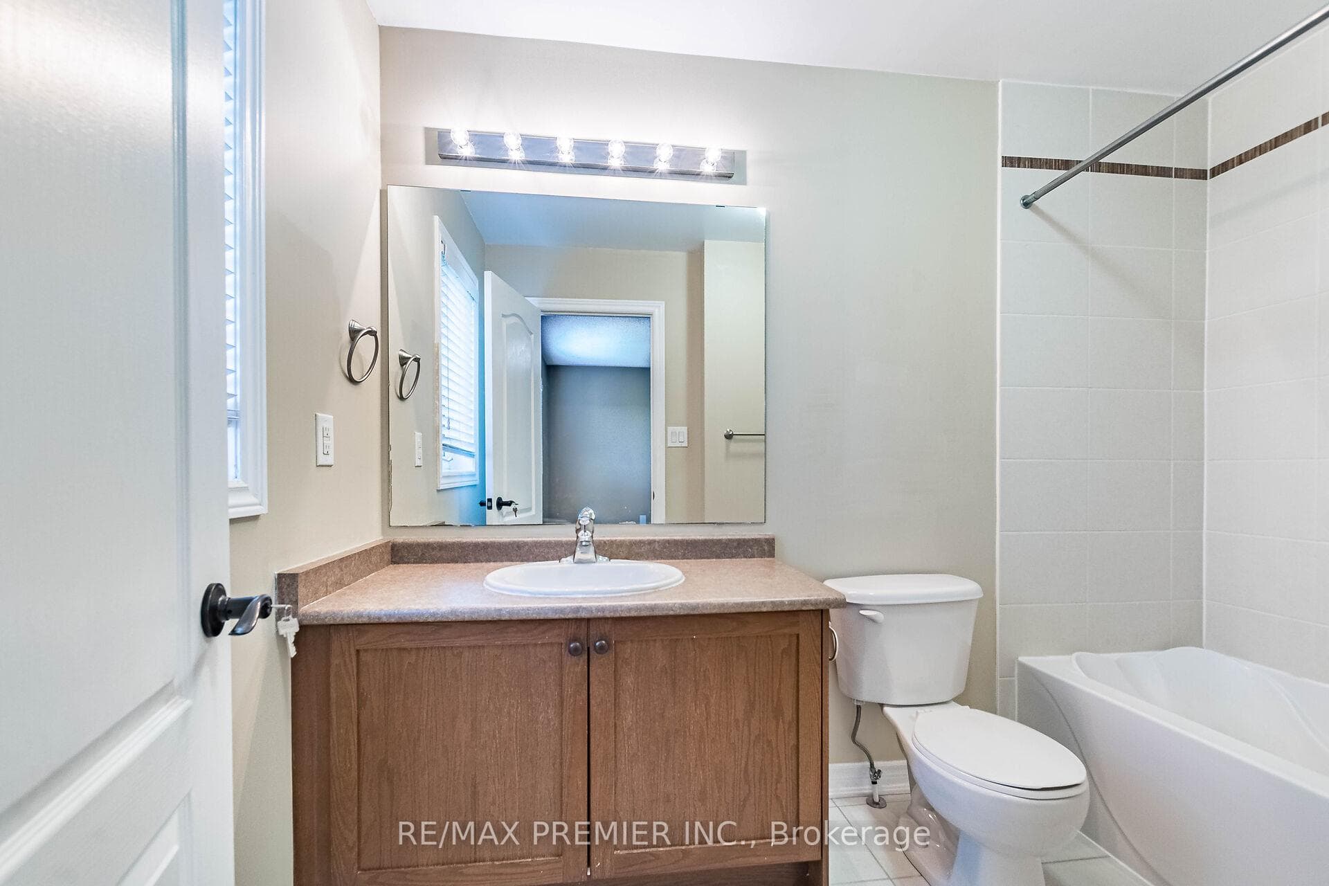 595 Grant Way photo 18