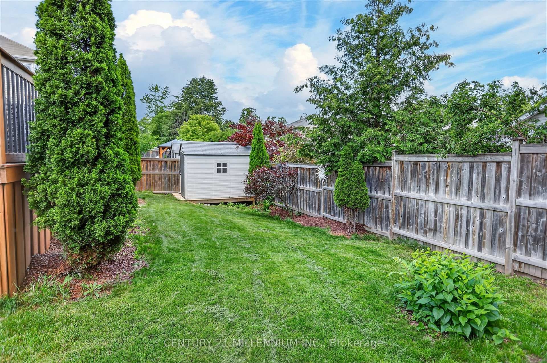 225 Lorne Court photo 41
