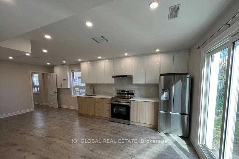 92 Heatherside Drive Unit Main photo 4