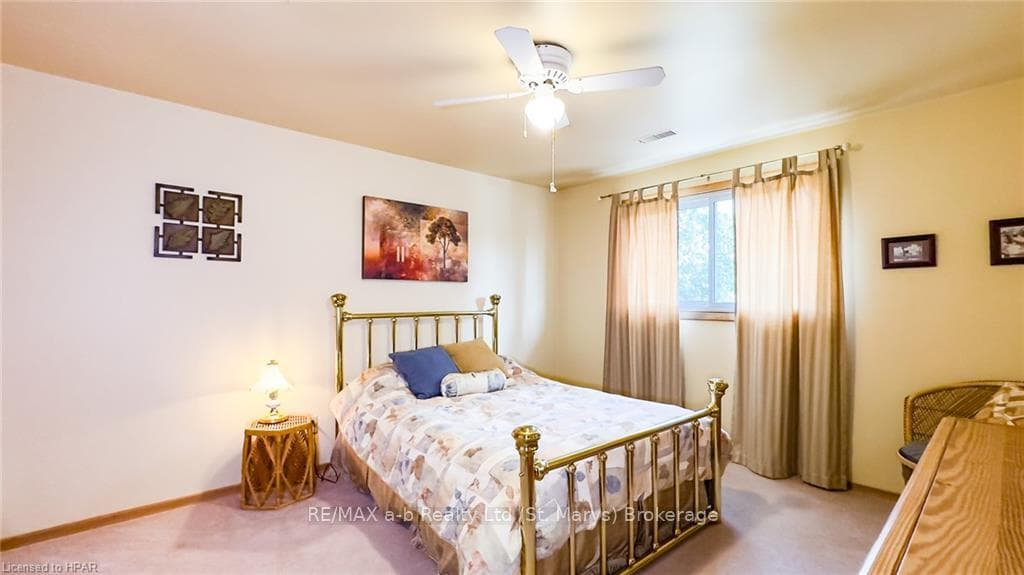 3 SPARLING Crescent photo 35