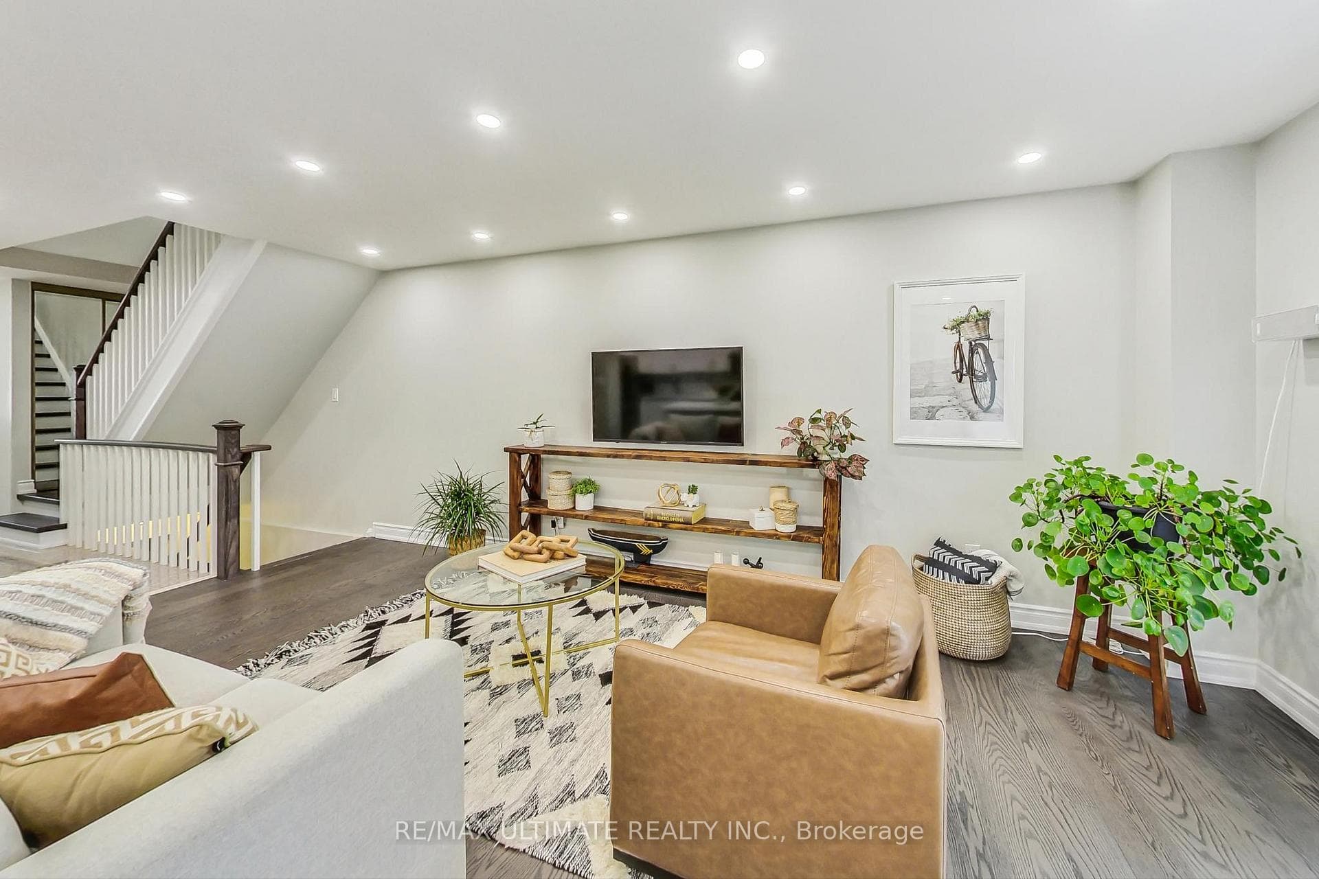 8 Markburn Court photo 3