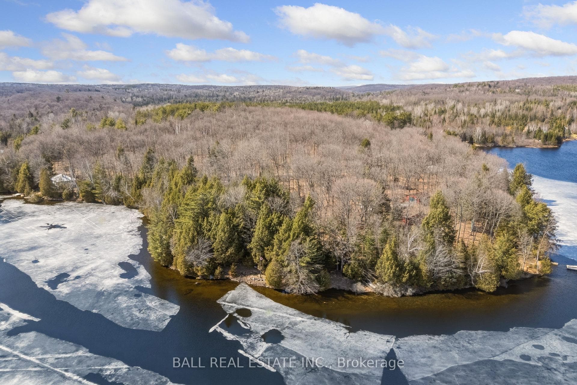 495 feet of shoreline