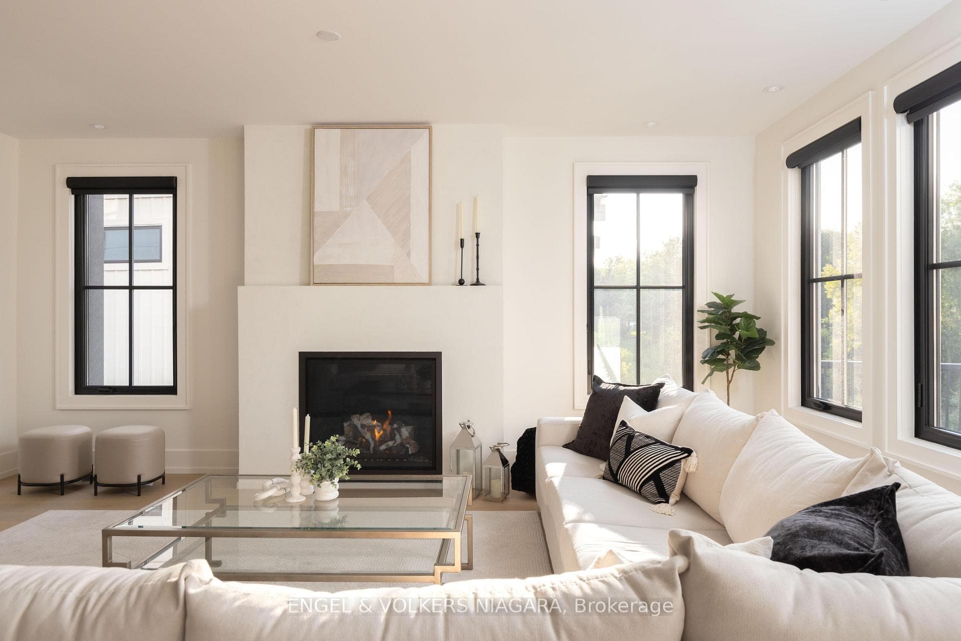 Gas fireplace