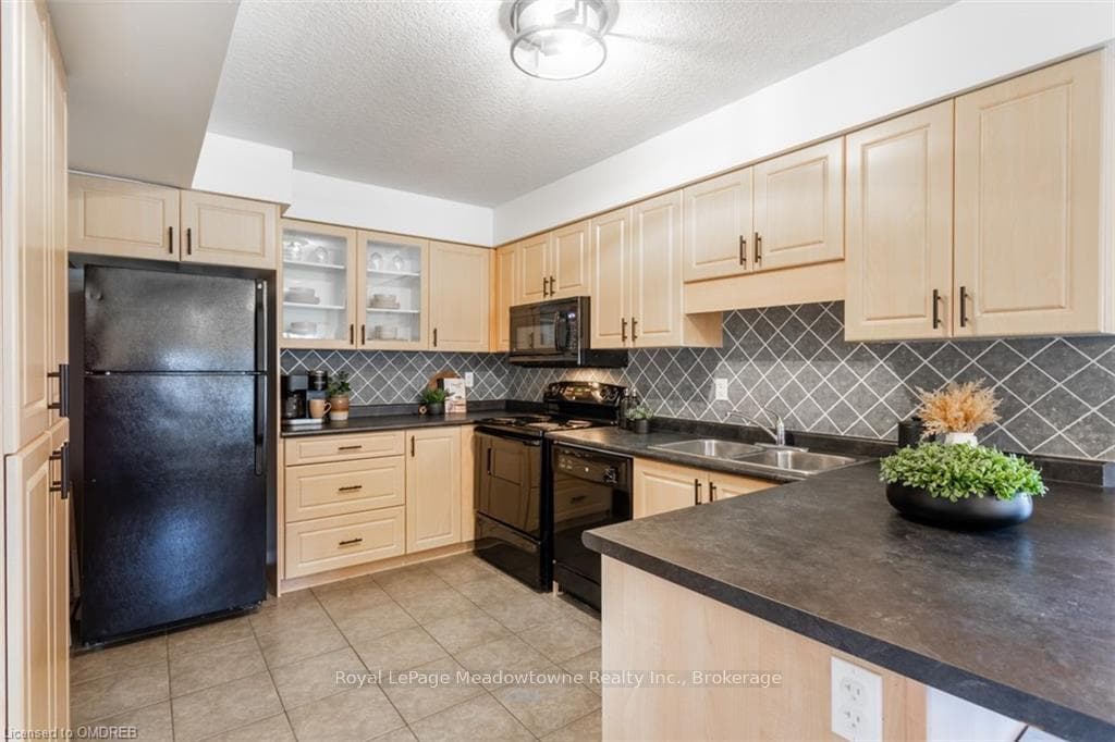 35 MOUNTFORD Drive Unit 43 photo 11