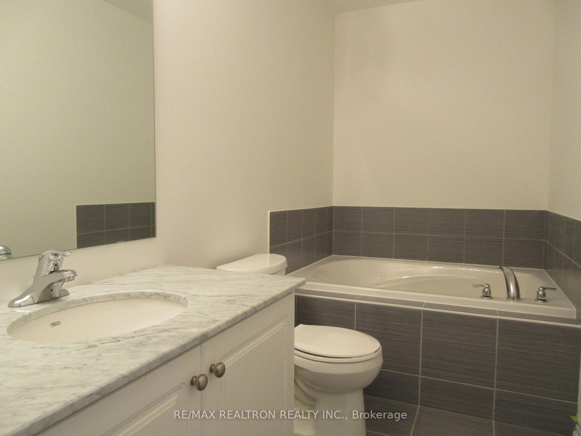 42 Robert Joffre Leet Avenue photo 10